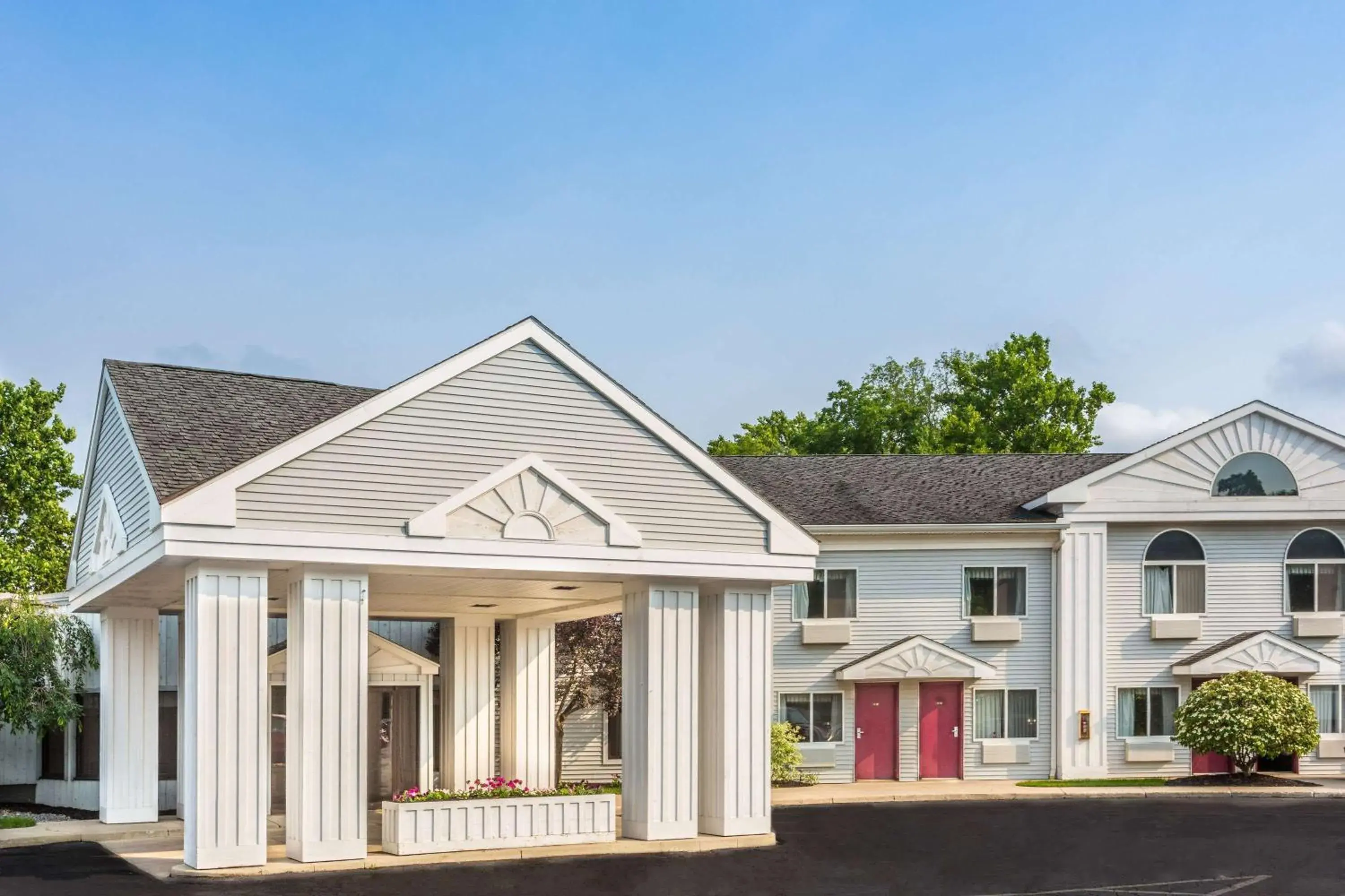 Property building in Days Inn by Wyndham Tiffin Property building in Days Inn by Wyndham Tiffin