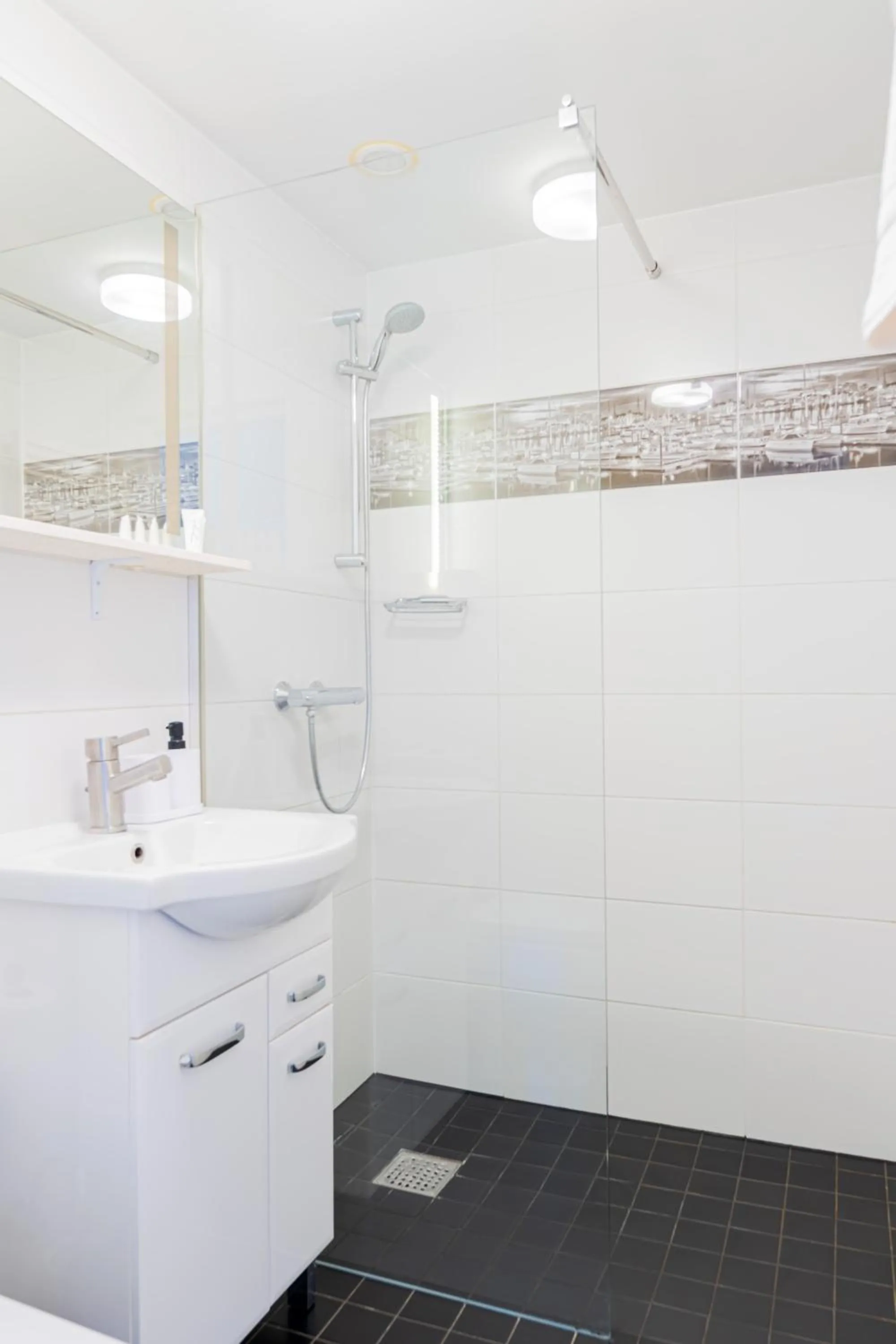 Shower in Willa Victor - Widok Na Morze - Najpiekniejszy w Polsce - Śniadanie w Cenie