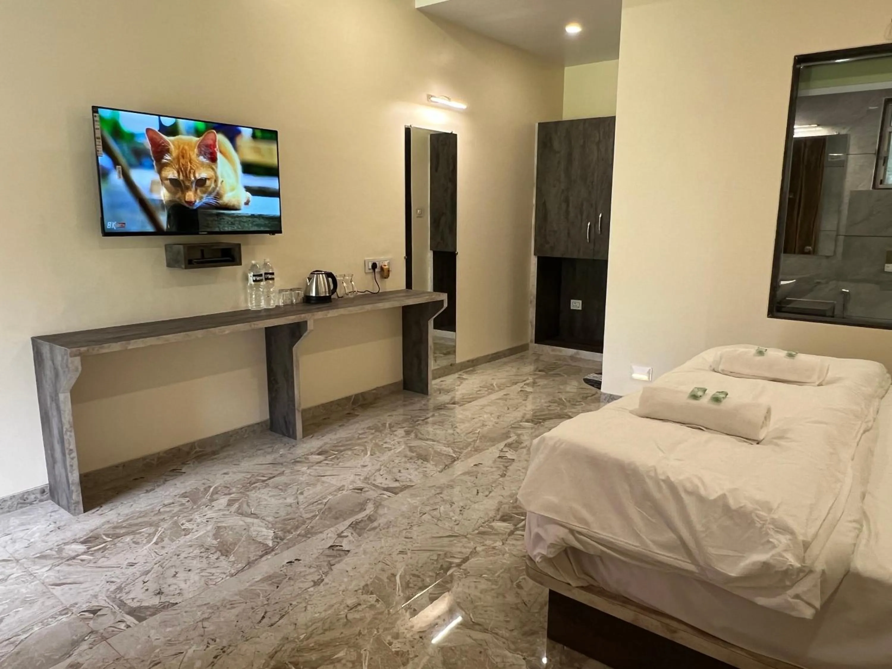 TV and multimedia, Bed in Sabas Tent & Cottages