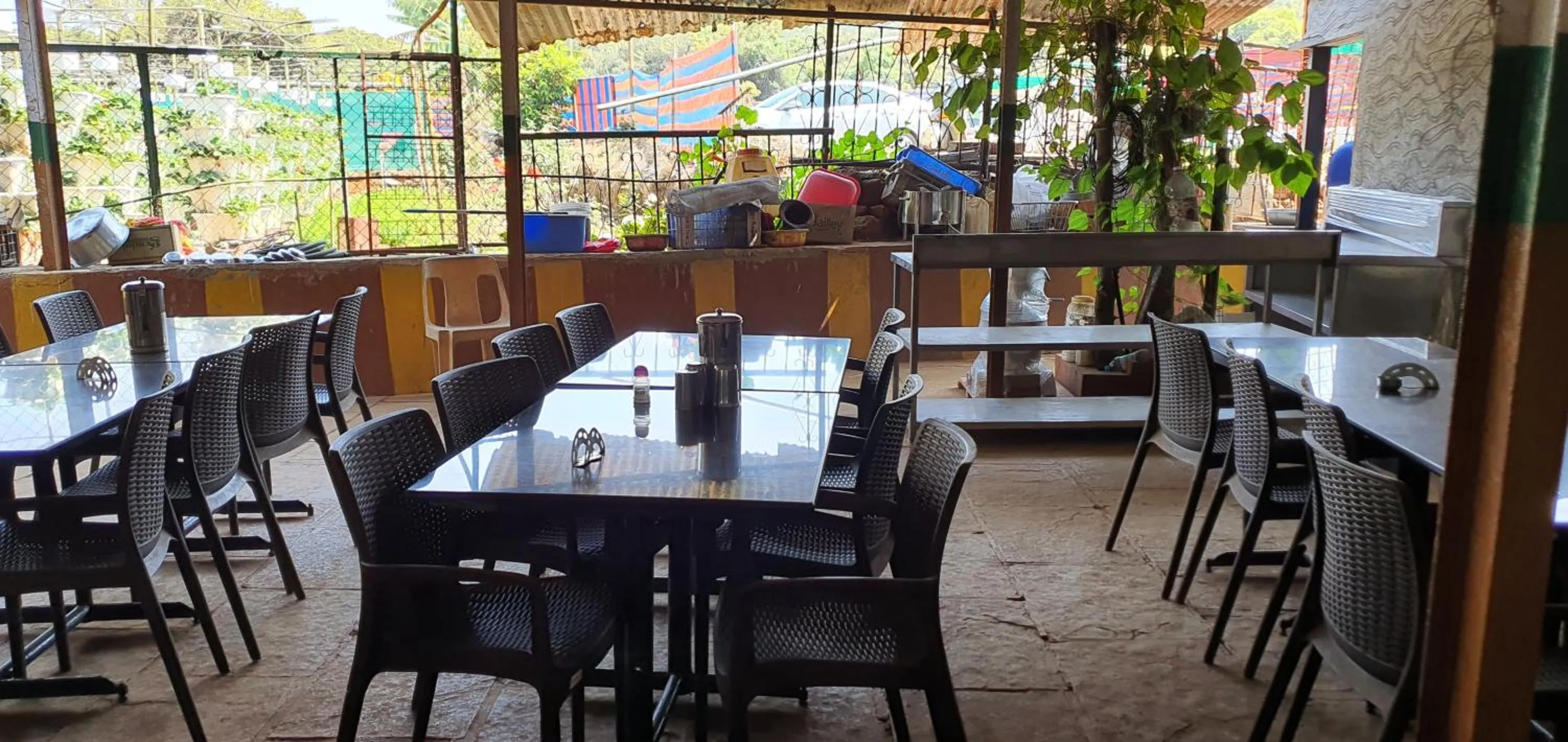 Restaurant/places to eat in Sabas Tent & Cottages