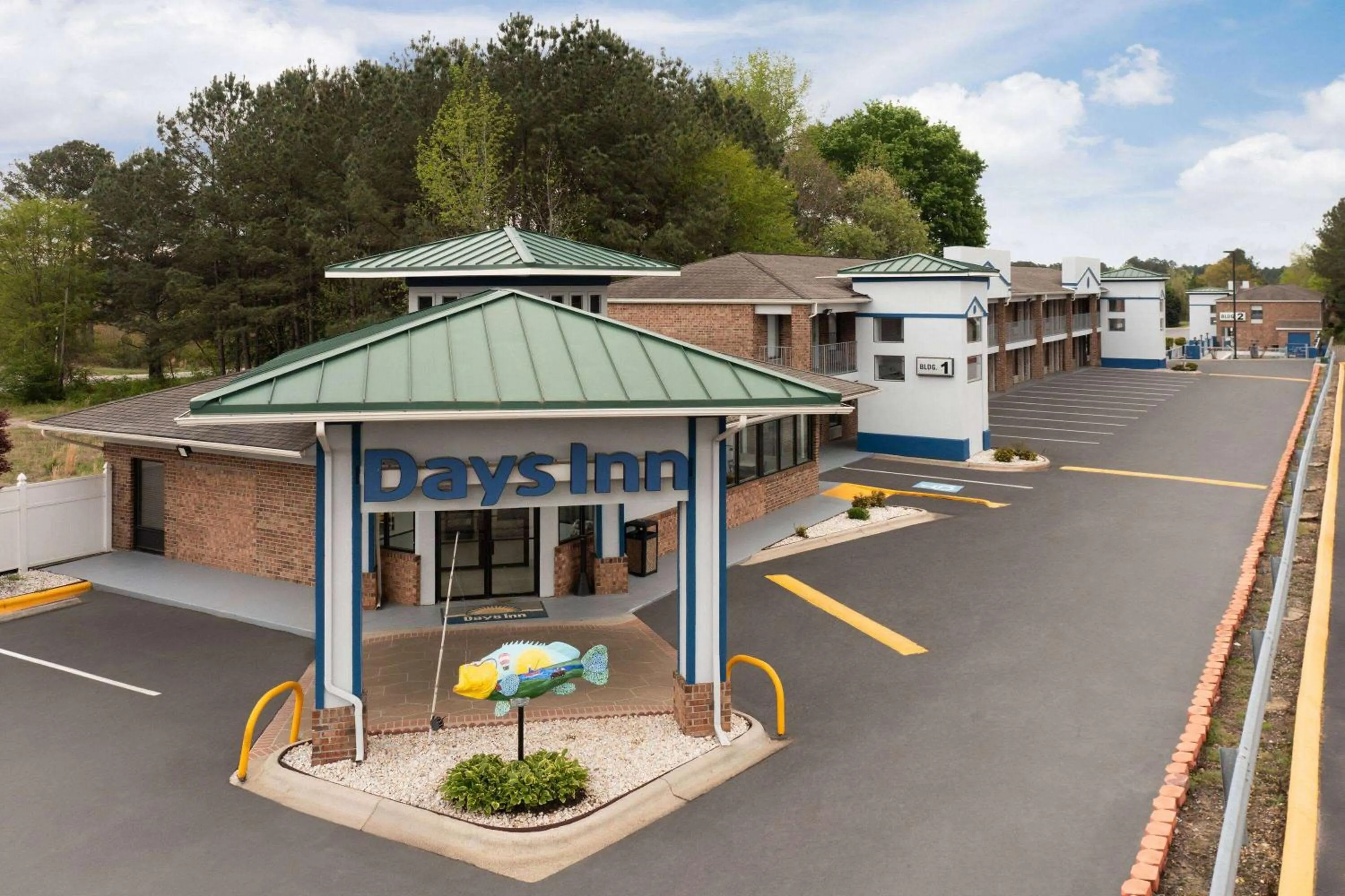 Property building in Days Inn by Wyndham Weldon Roanoke Rapids