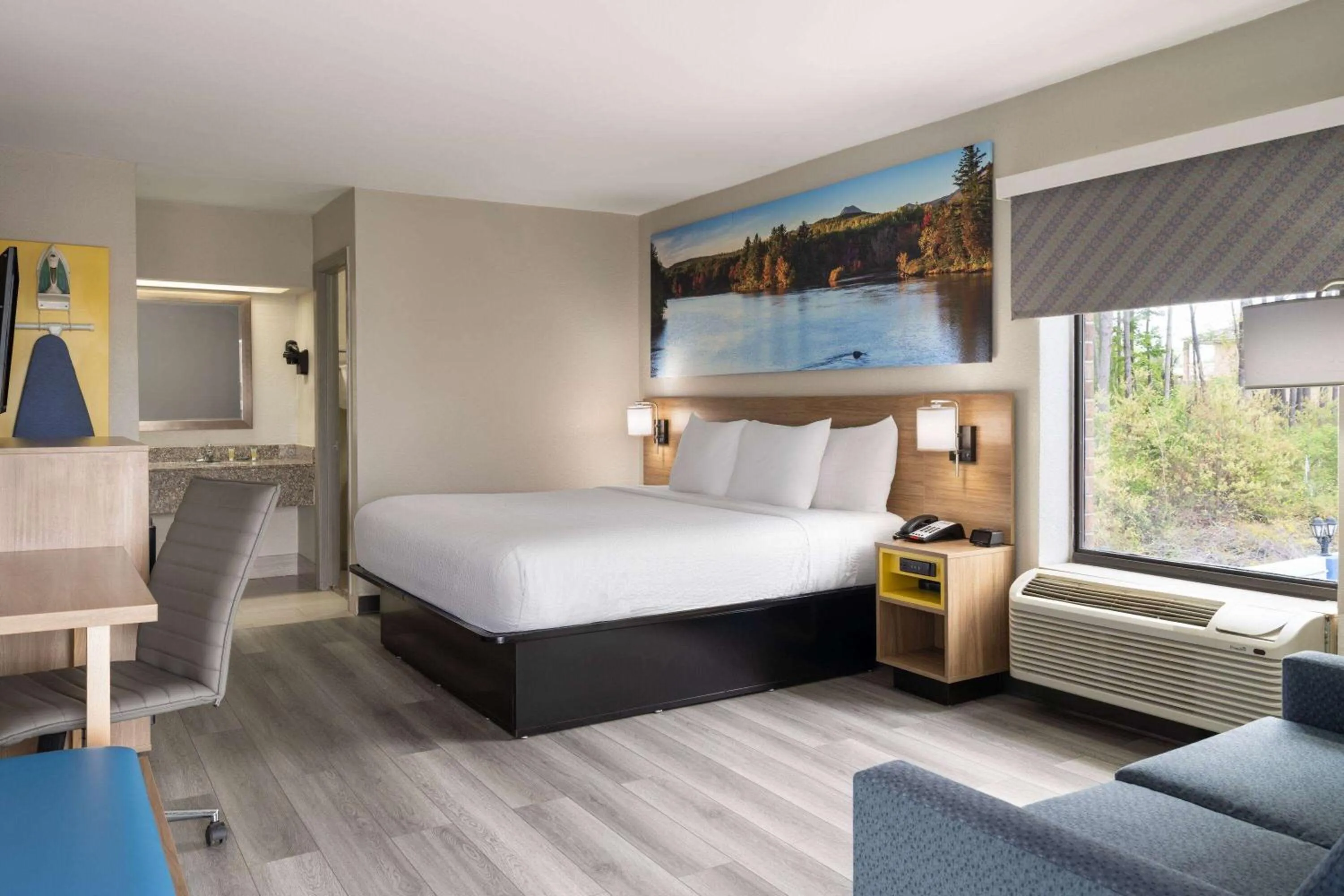 Photo of the whole room, Bed in Days Inn by Wyndham Weldon Roanoke Rapids