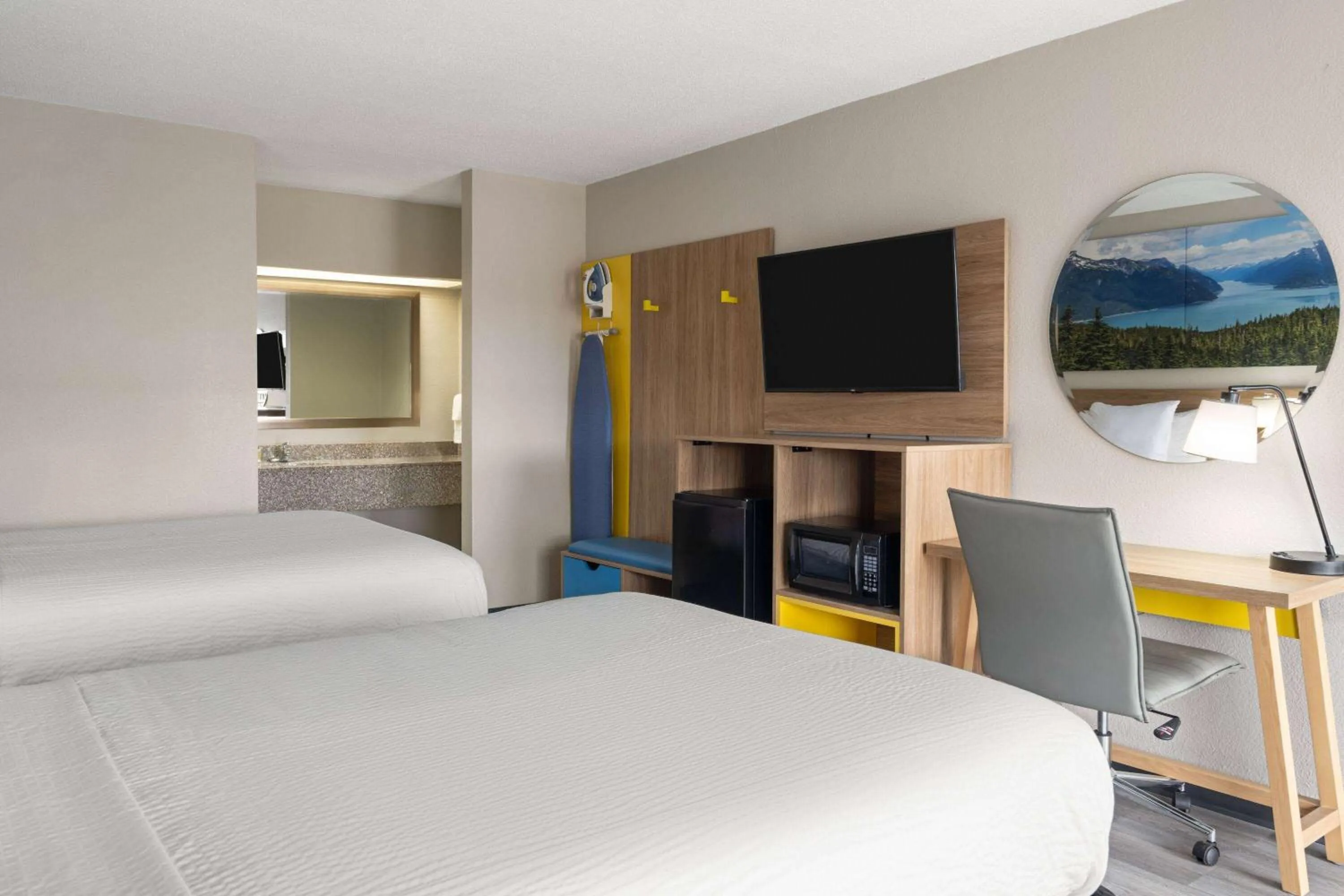 Photo of the whole room, Bed in Days Inn by Wyndham Weldon Roanoke Rapids