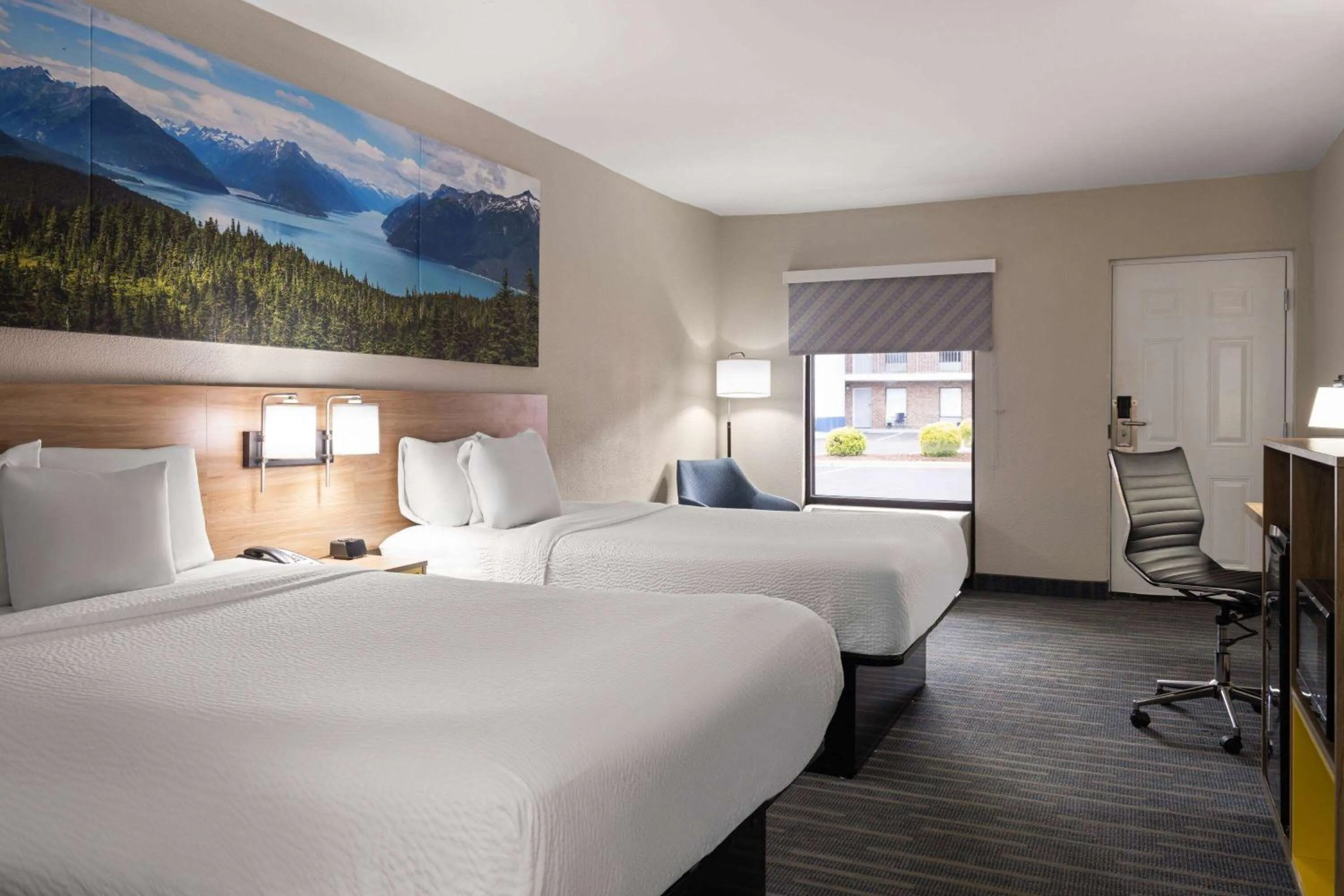 Photo of the whole room, Bed in Days Inn by Wyndham Weldon Roanoke Rapids