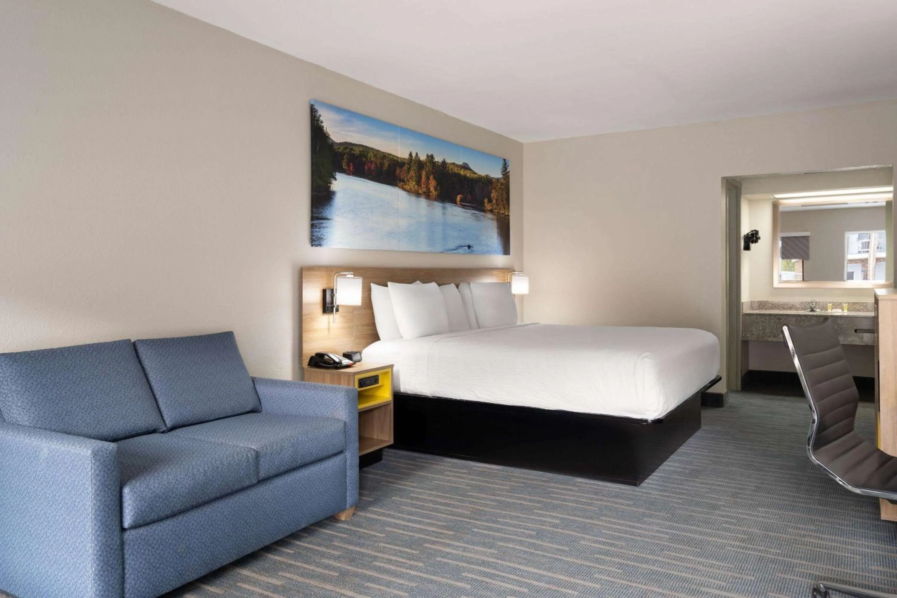 Photo of the whole room, Bed in Days Inn by Wyndham Weldon Roanoke Rapids