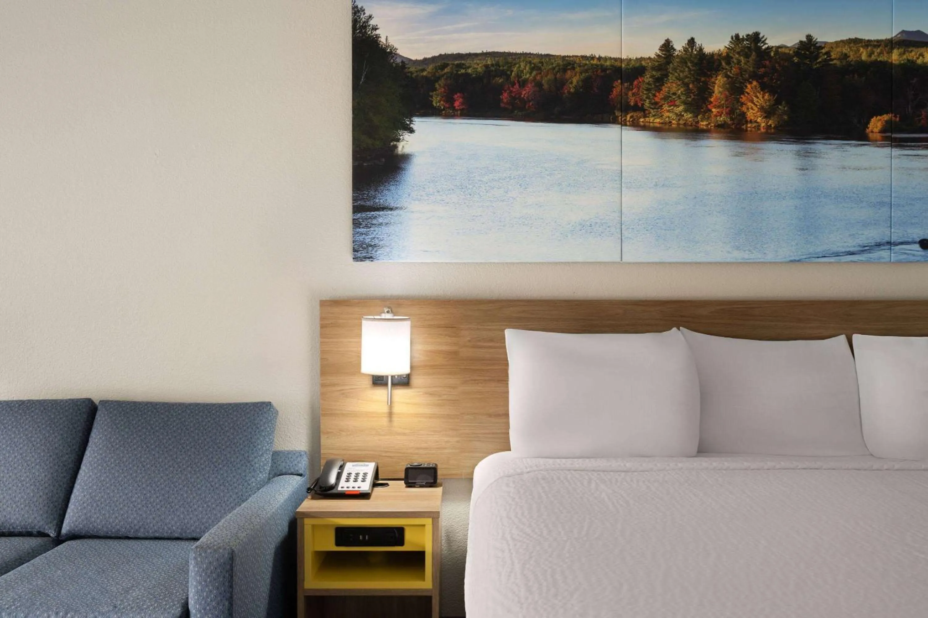 Photo of the whole room, Bed in Days Inn by Wyndham Weldon Roanoke Rapids