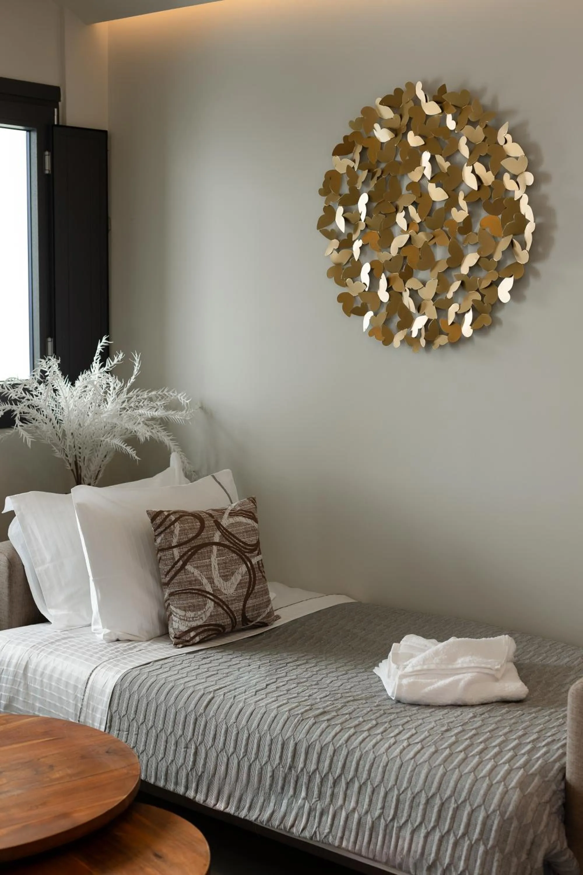 Photo of the whole room, Bed in Kudos Suites Firostefani