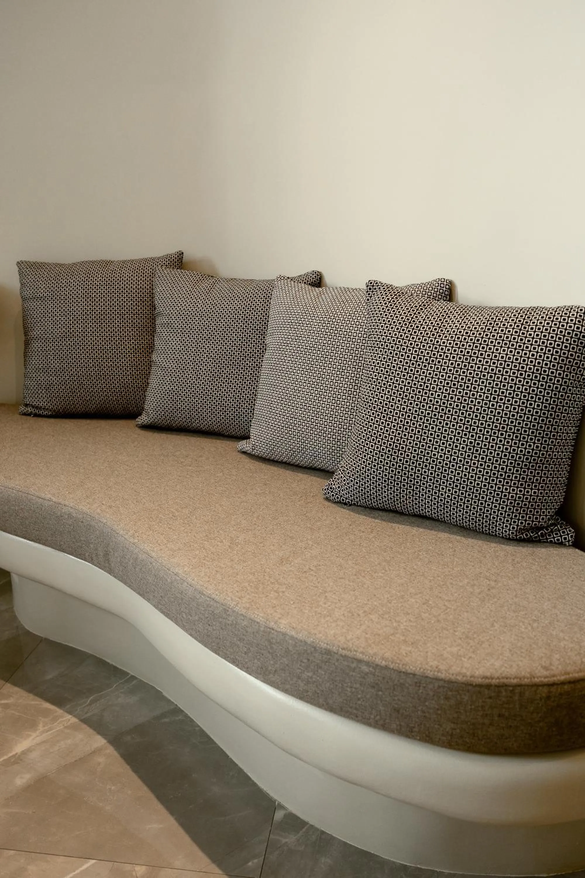 Decorative detail in Kudos Suites Firostefani