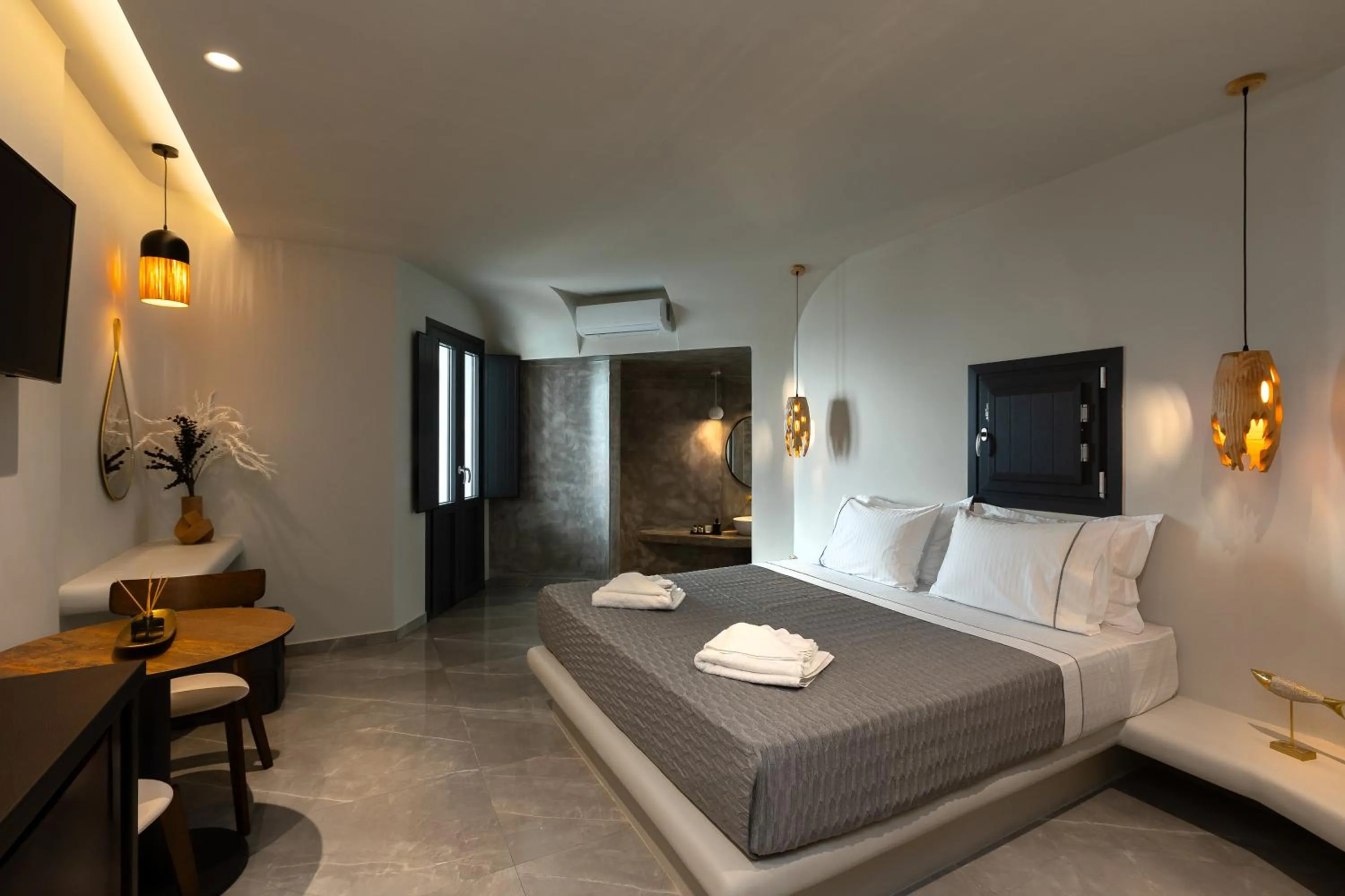 Bed in Kudos Suites Firostefani