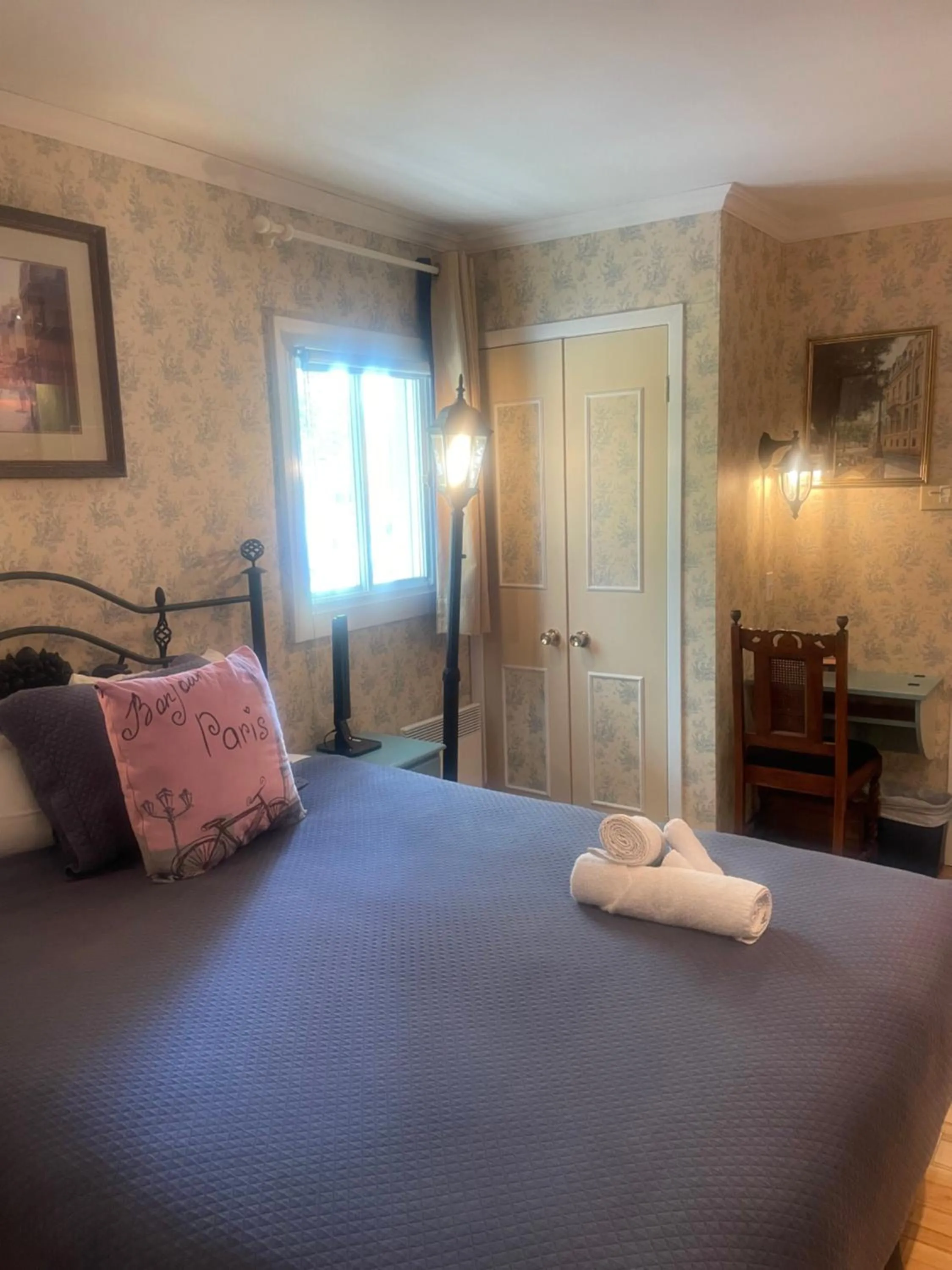 Bed in Auberge Restaurant du Monde