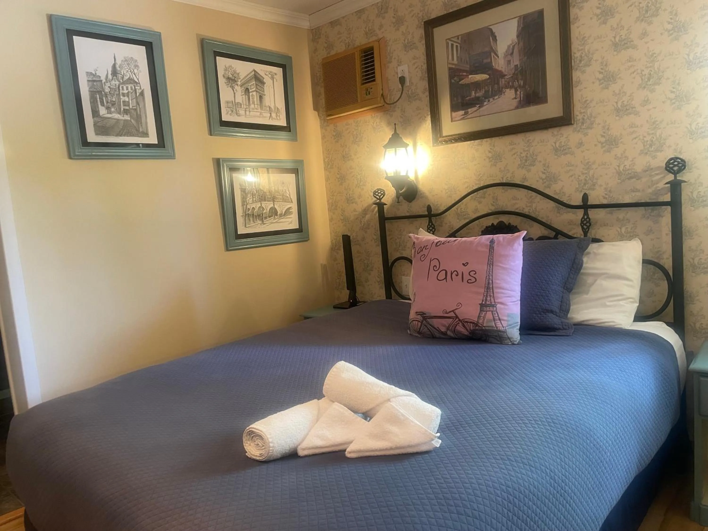 Bed in Auberge Restaurant du Monde