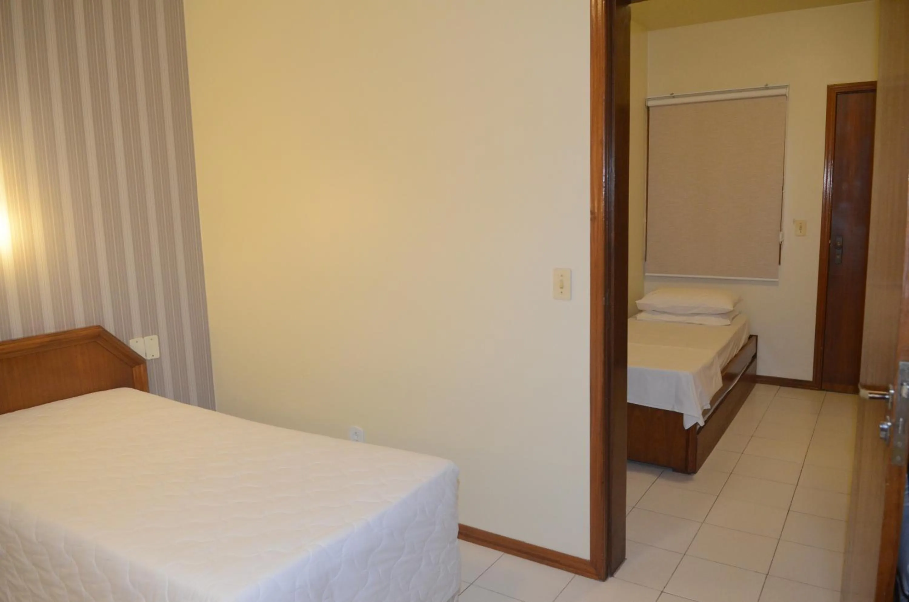 Bedroom, Bed in River Hotel