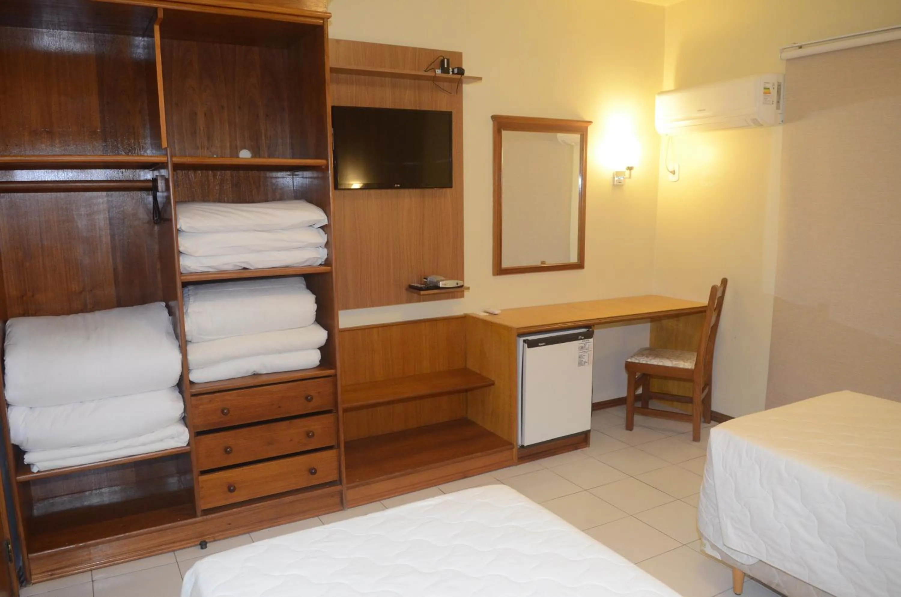 Bedroom, Bed in River Hotel