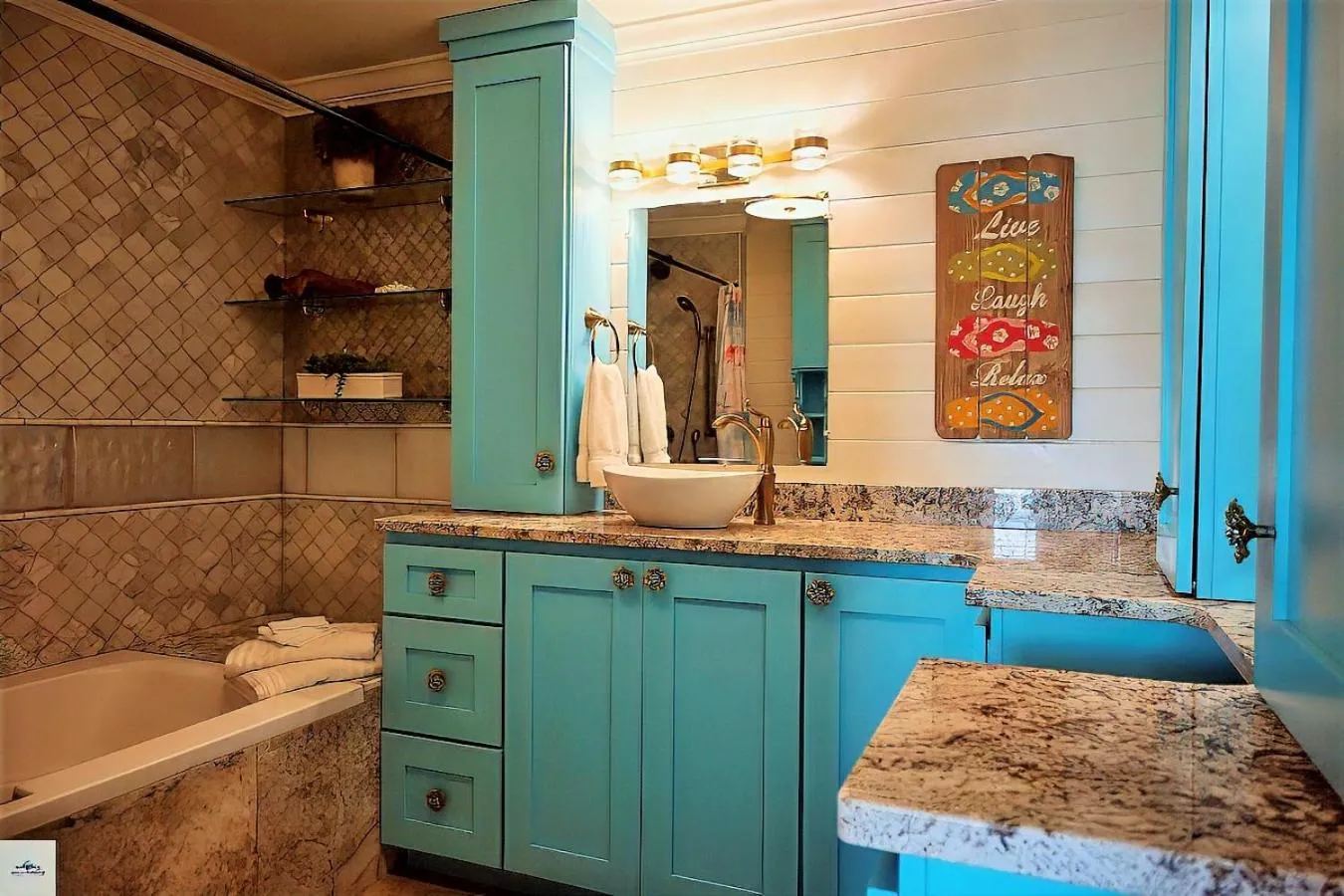 Bathroom in Blue Dolphin Inn and Cottages