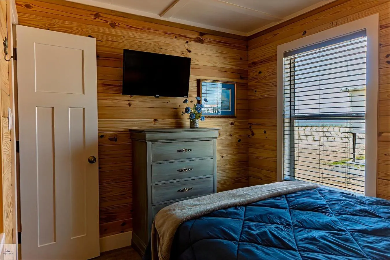 Bedroom, Bed in Blue Dolphin Inn and Cottages
