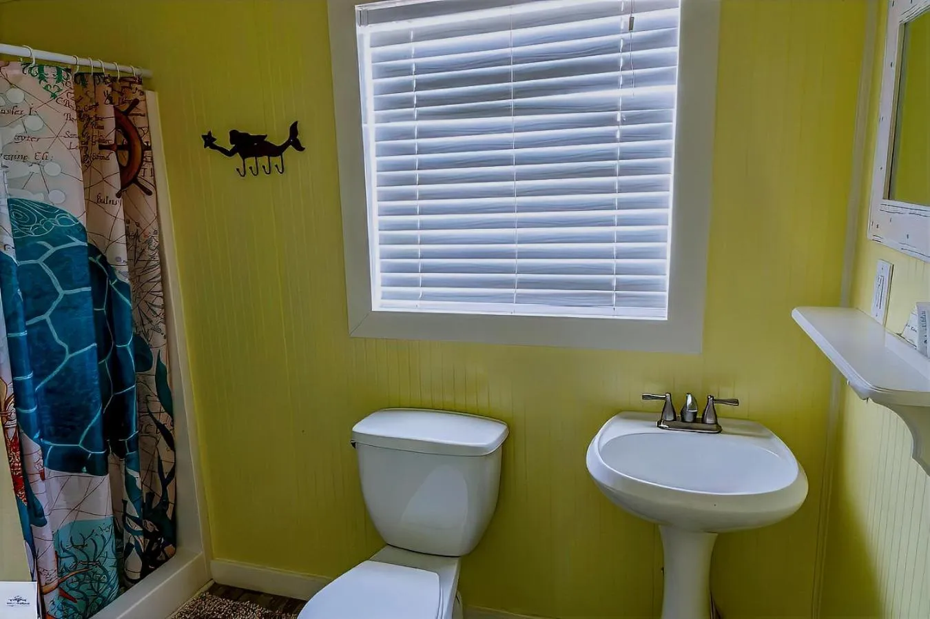 Shower in Blue Dolphin Inn and Cottages