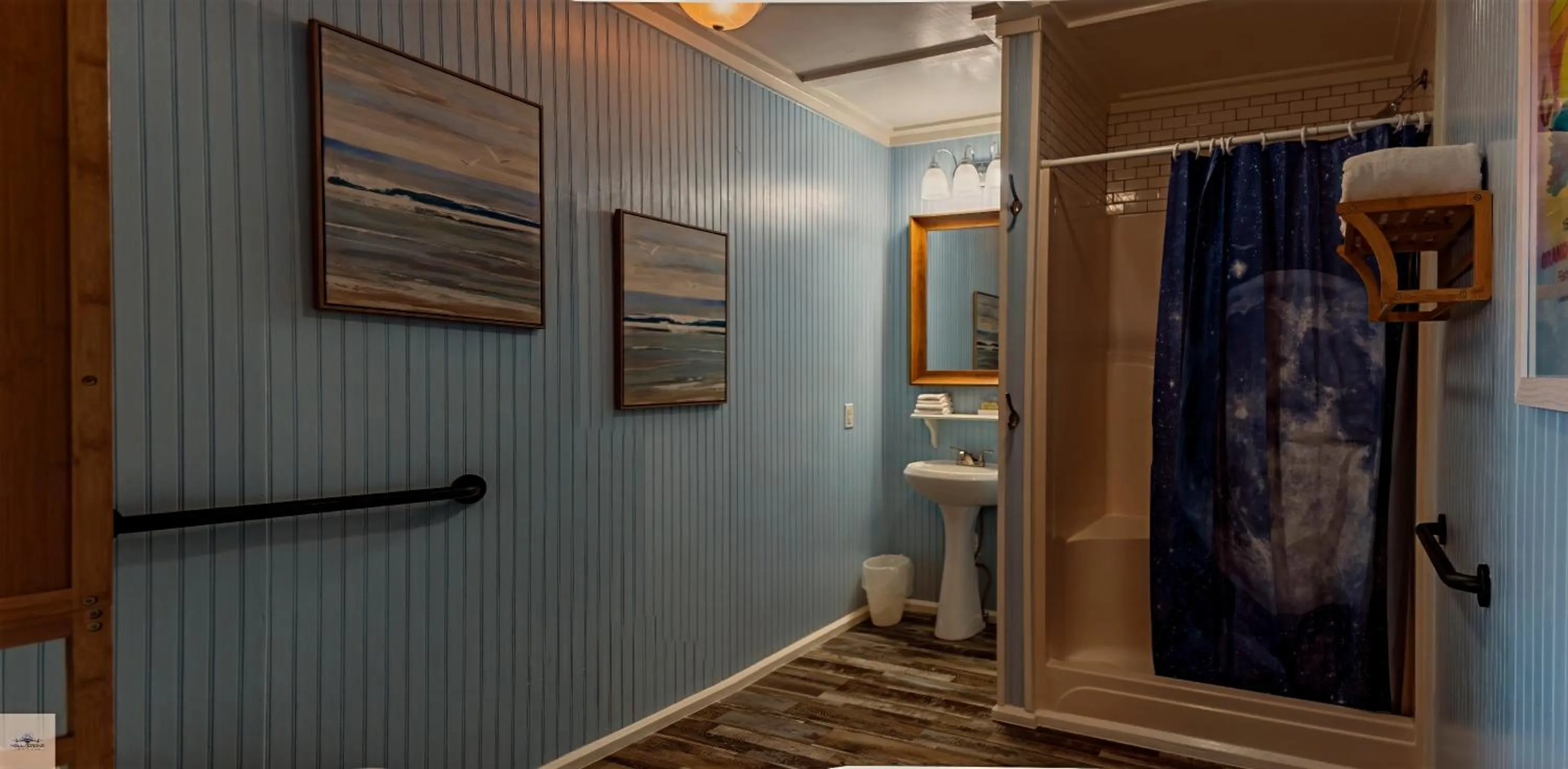 Shower in Blue Dolphin Inn and Cottages