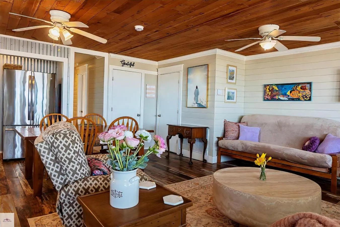 Bed in Blue Dolphin Inn and Cottages