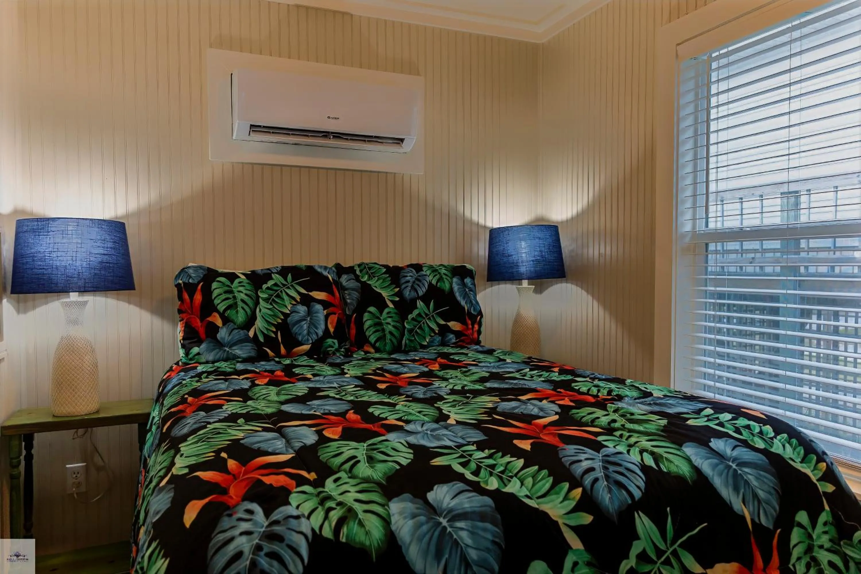 Bedroom, Bed in Blue Dolphin Inn and Cottages