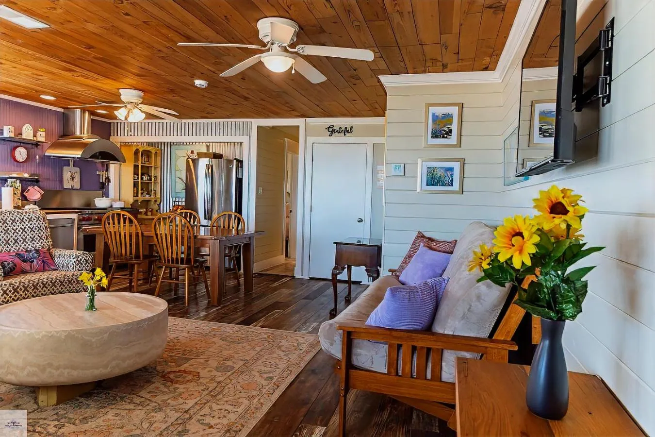 Living room in Blue Dolphin Inn and Cottages