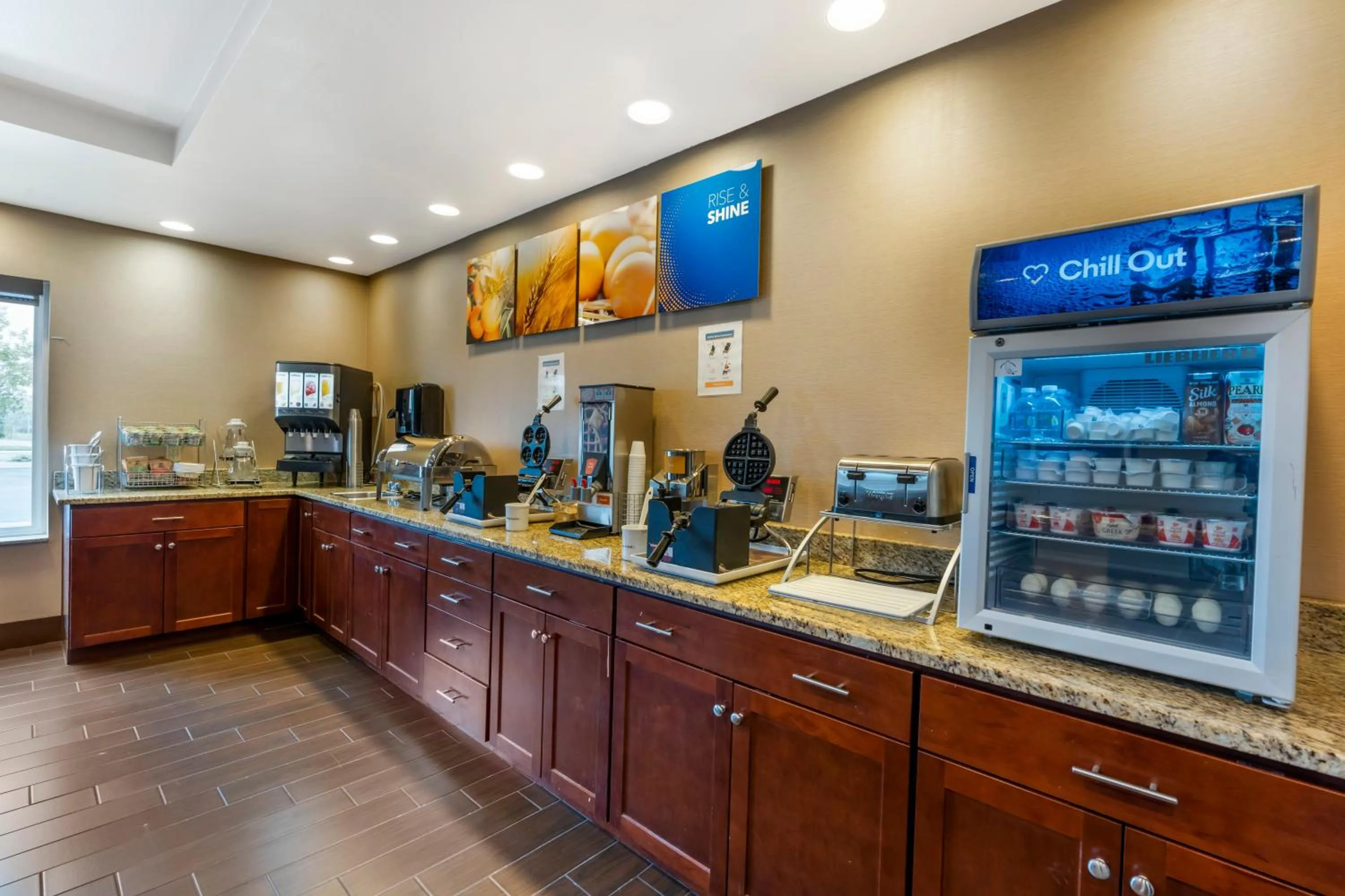 Breakfast in Comfort Suites Redding - Shasta Lake