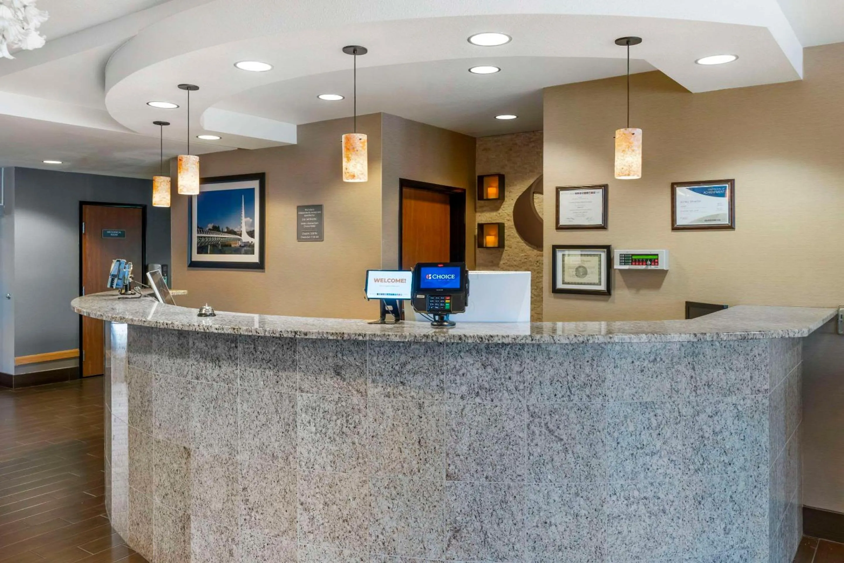 Lobby or reception in Comfort Suites Redding - Shasta Lake