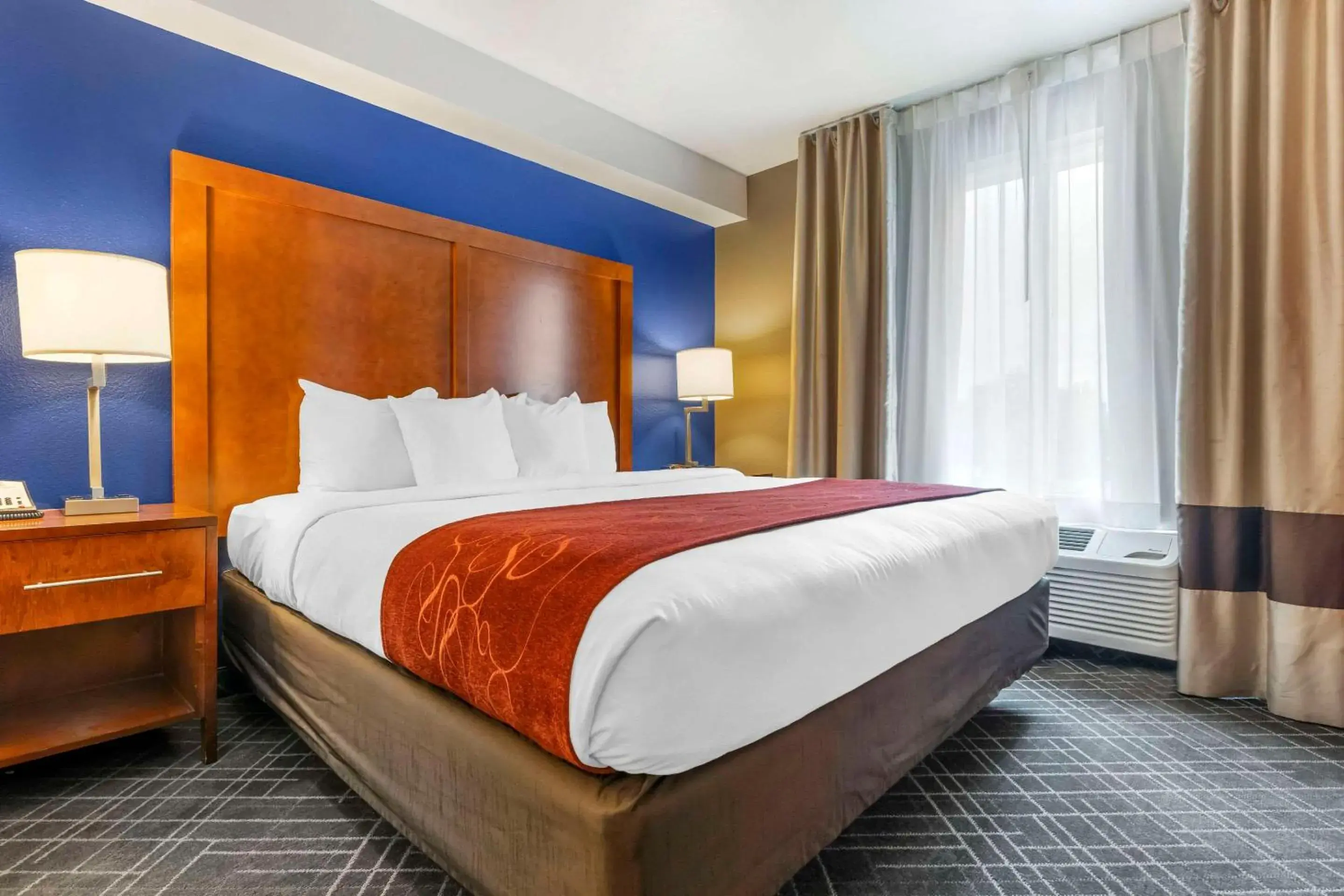 Bedroom, Bed in Comfort Suites Redding - Shasta Lake Bedroom, Bed in Comfort Suites Redding - Shasta Lake