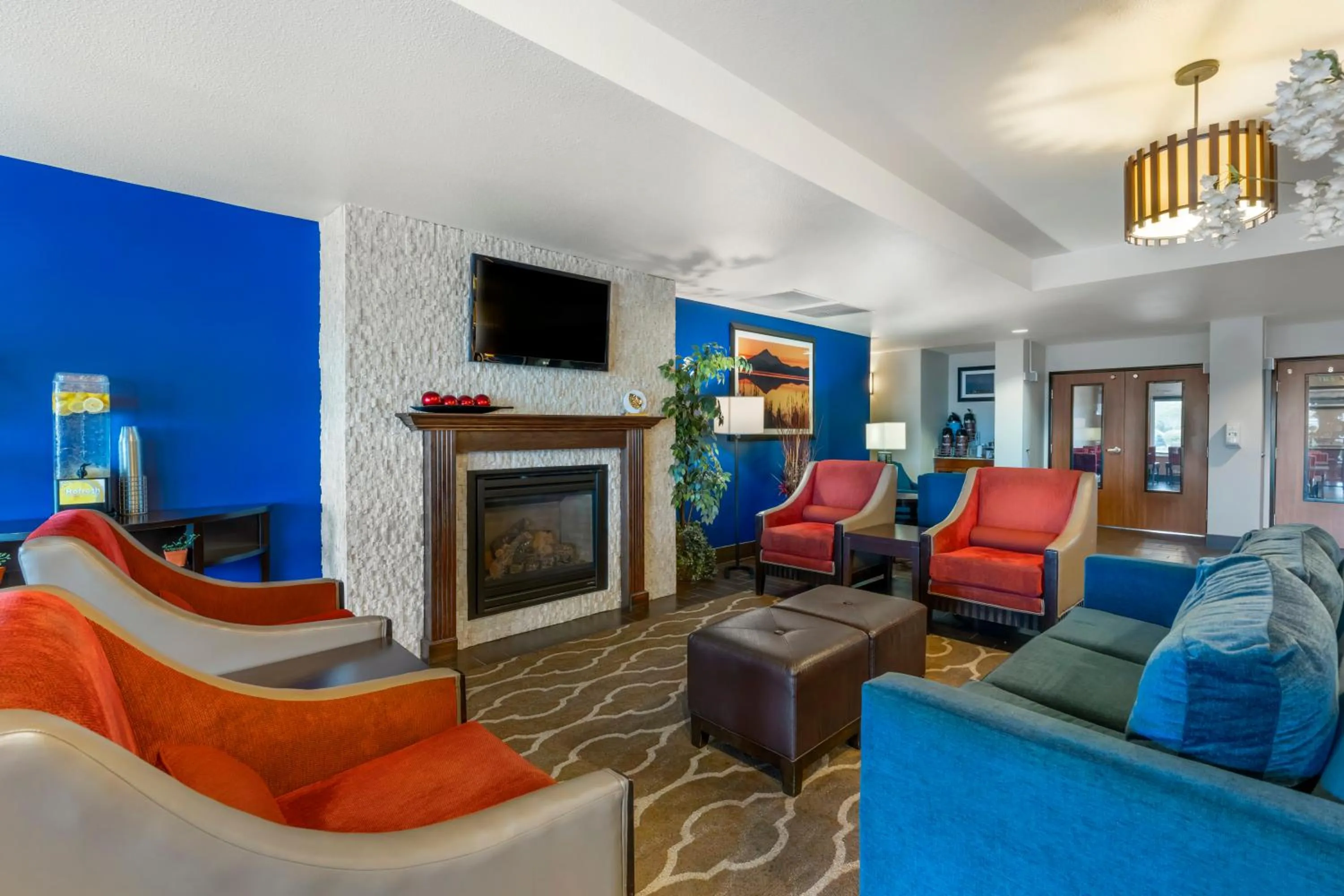 Lobby or reception in Comfort Suites Redding - Shasta Lake