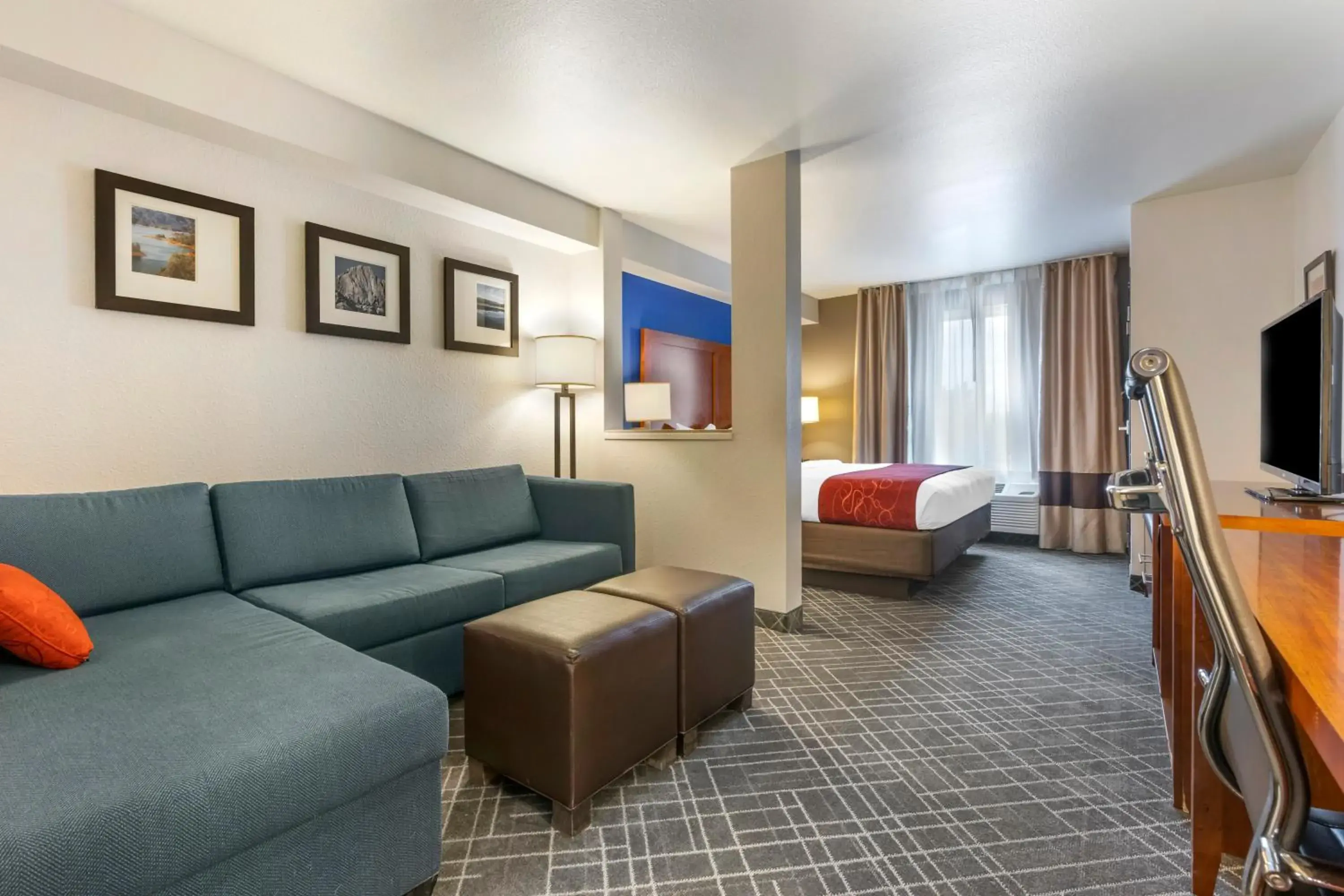 King Suite with Sofa Bed - Non-Smoking in Comfort Suites Redding - Shasta Lake King Suite with Sofa Bed - Non-Smoking in Comfort Suites Redding - Shasta Lake