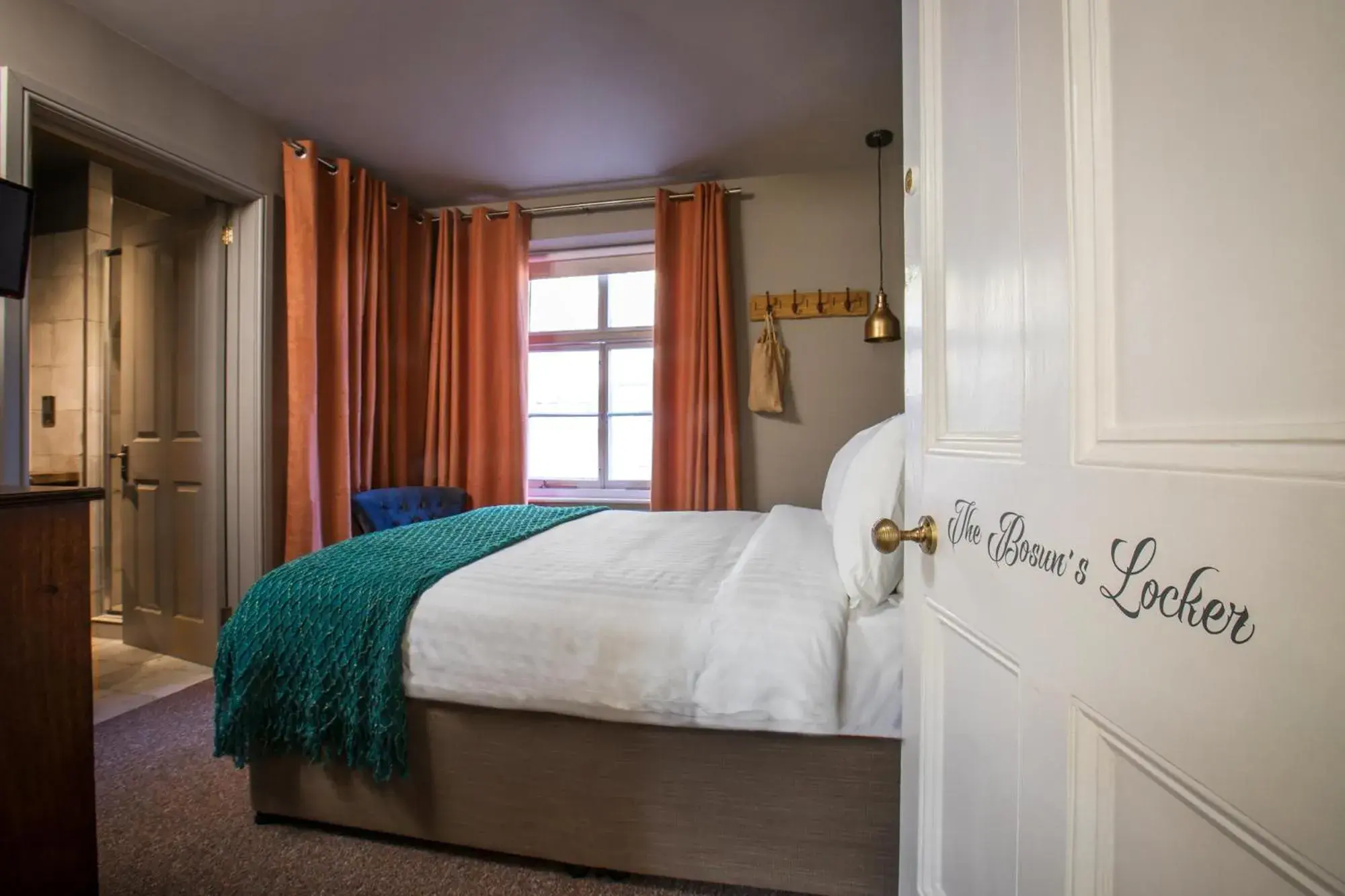 Bed in The Bath Hotel Bed in The Bath Hotel