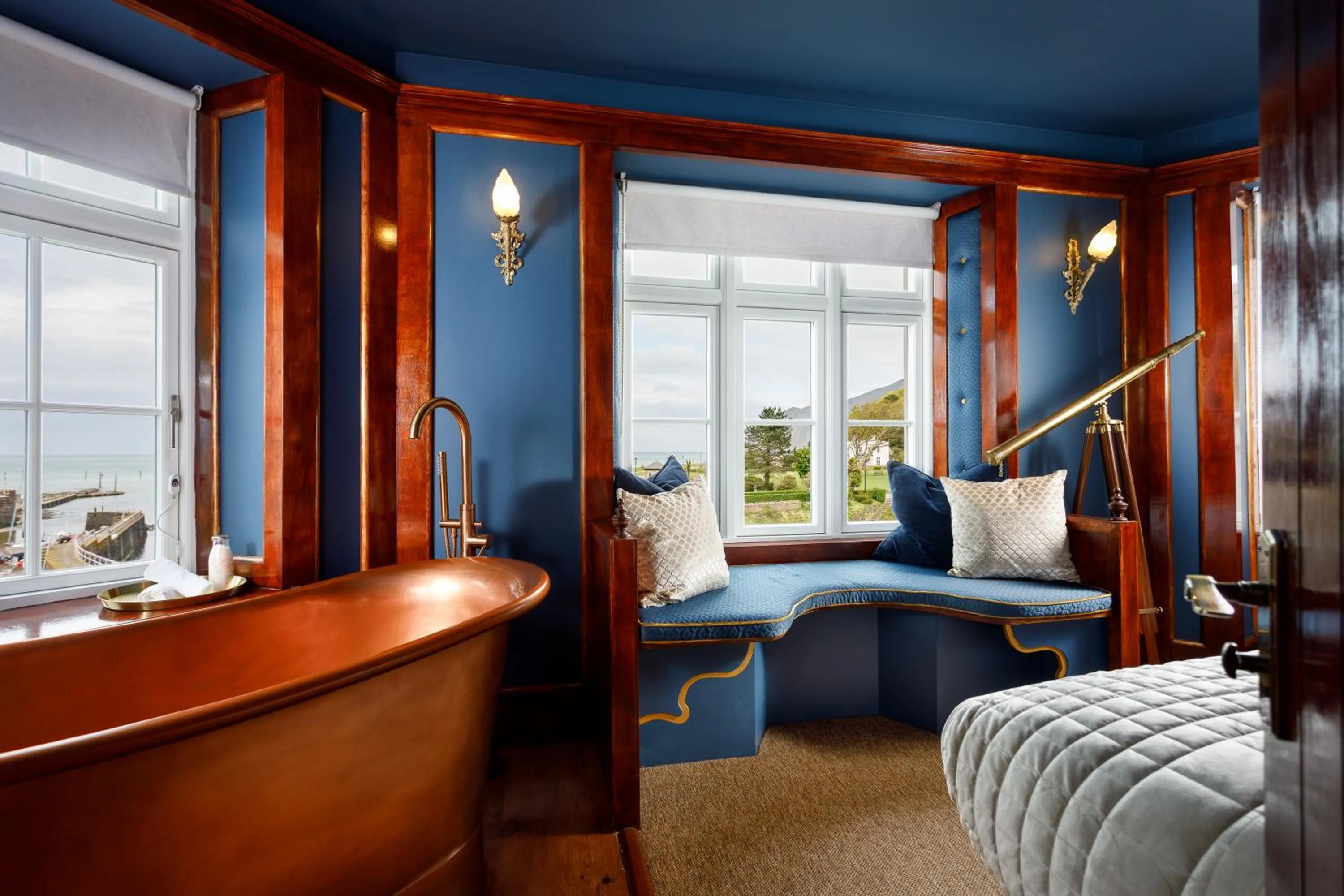 Sea view, Bed in The Bath Hotel