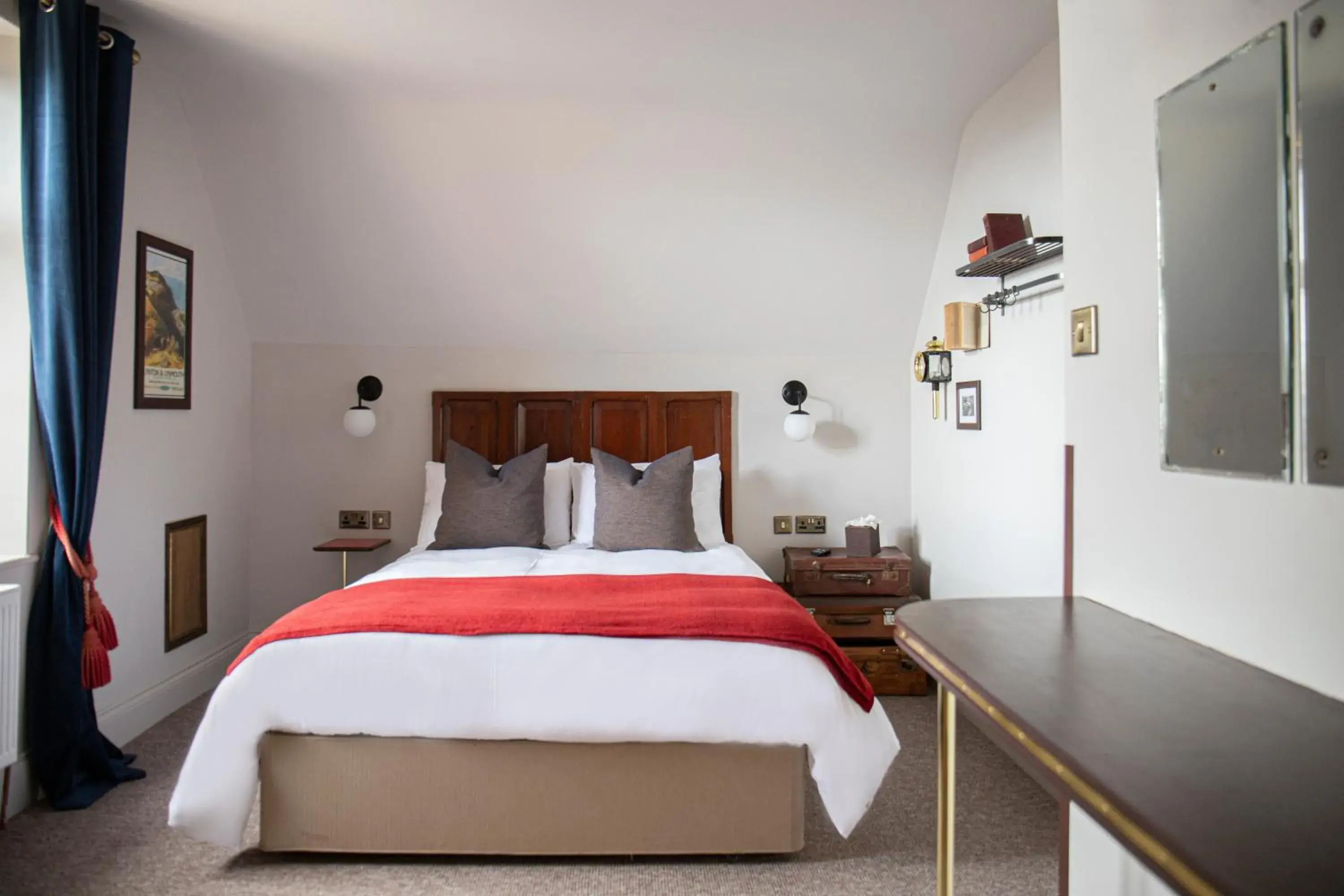 Bed in The Bath Hotel Bed in The Bath Hotel