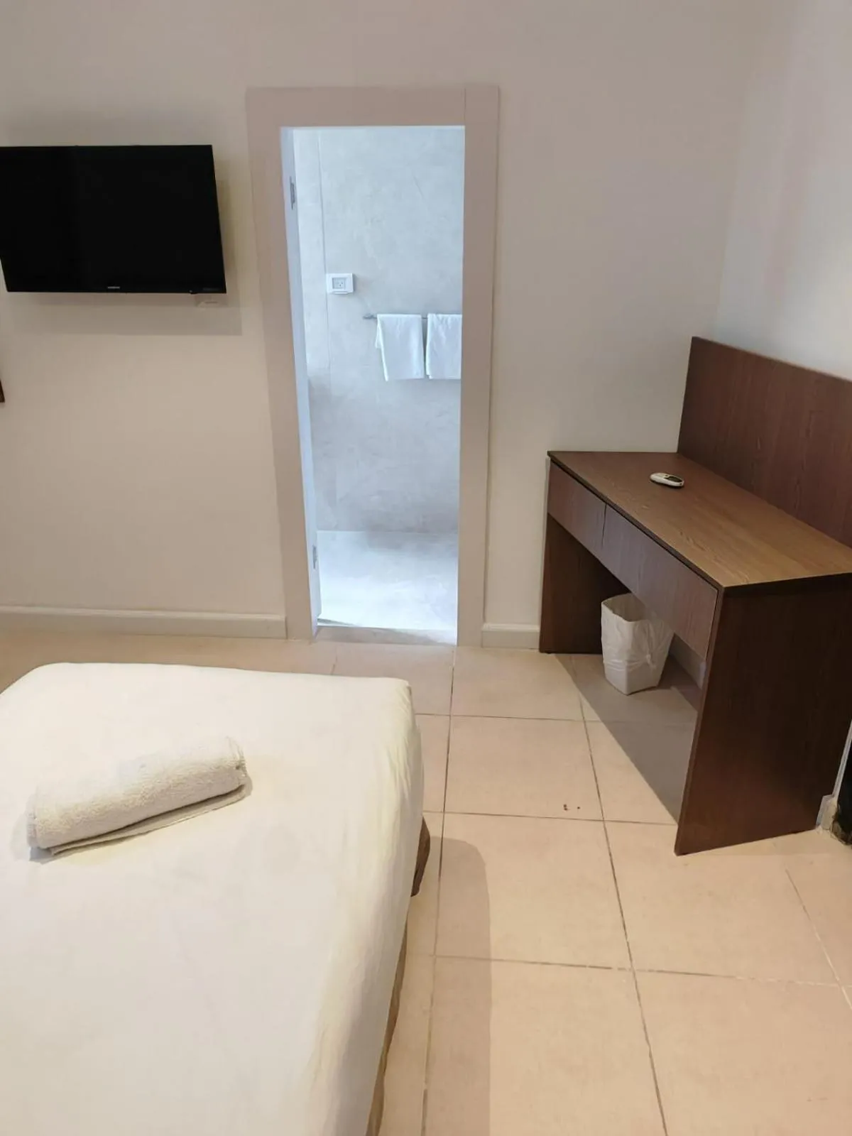 TV and multimedia, Bed in New Metropole Hotel - Jerusalem