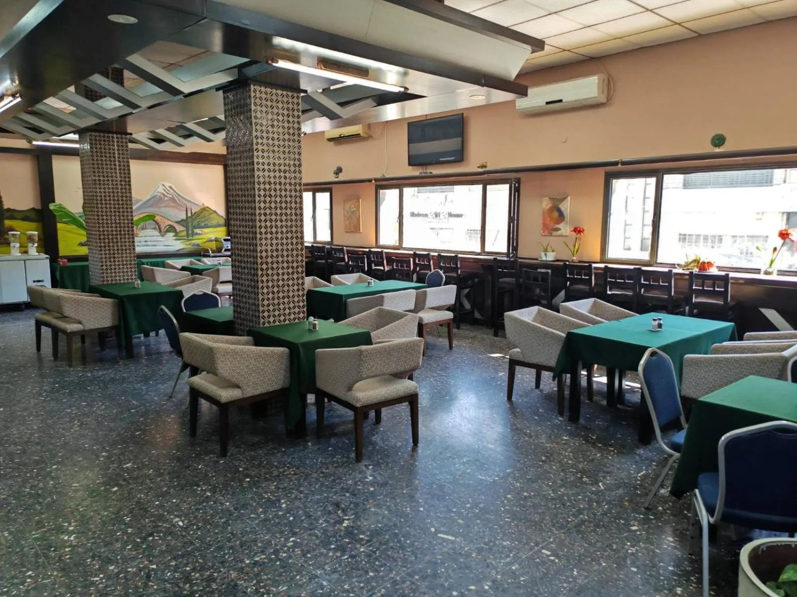 Restaurant/places to eat in New Metropole Hotel - Jerusalem