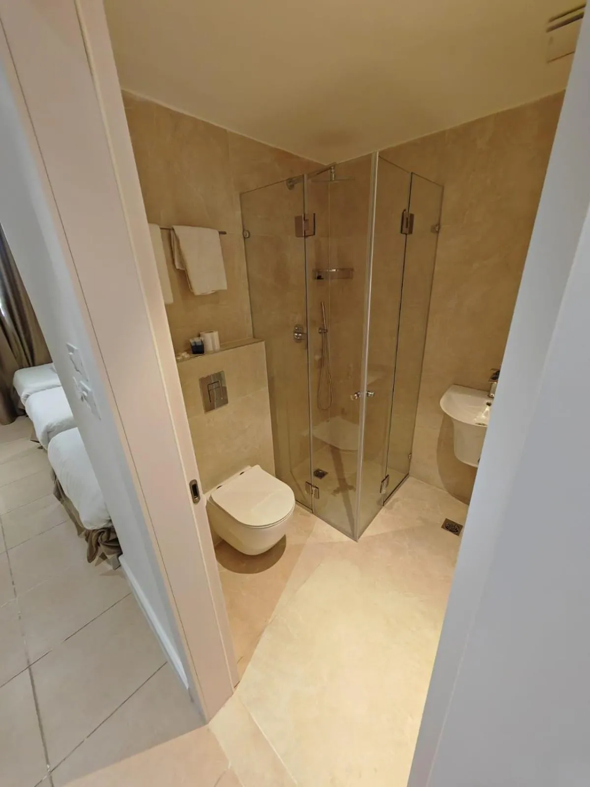 Bathroom in New Metropole Hotel - Jerusalem