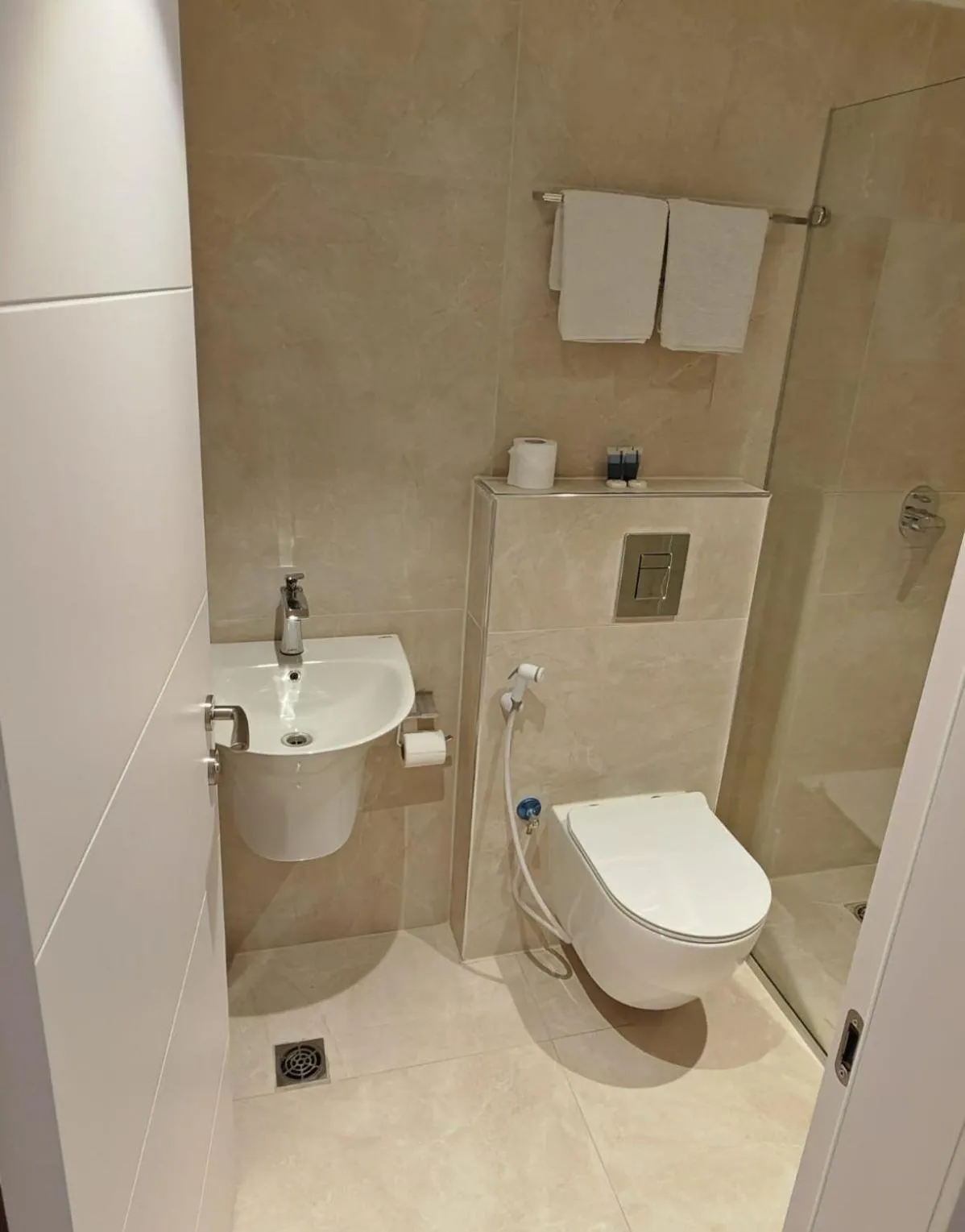Bathroom in New Metropole Hotel - Jerusalem