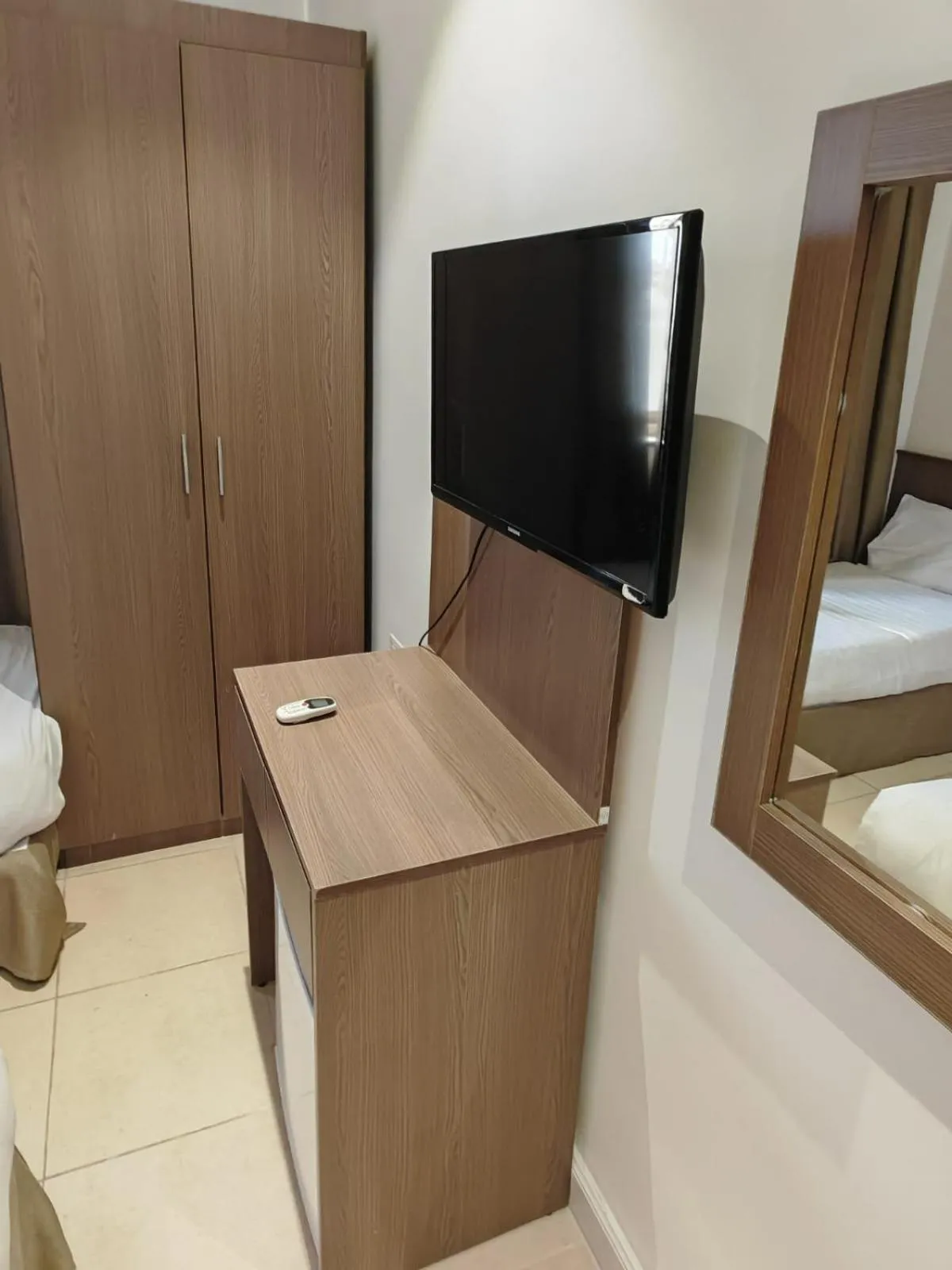 TV and multimedia, Bed in New Metropole Hotel - Jerusalem