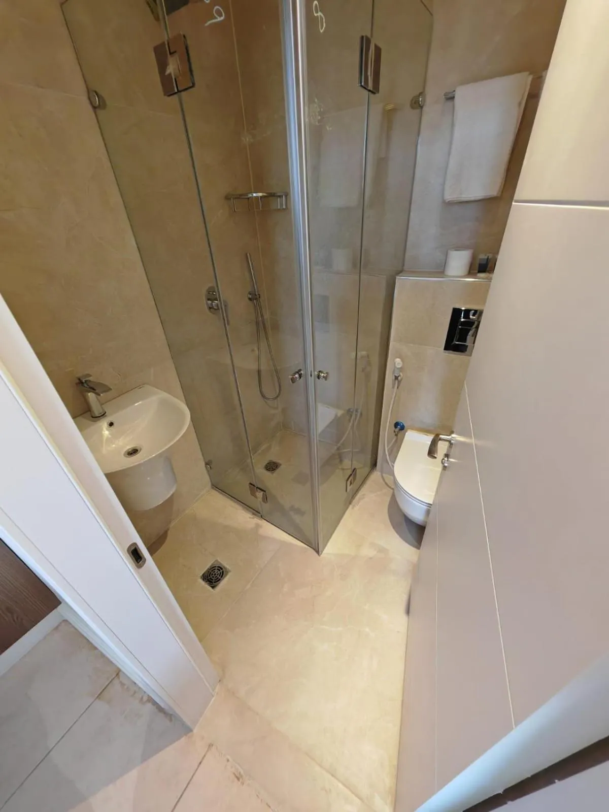 Bathroom in New Metropole Hotel - Jerusalem