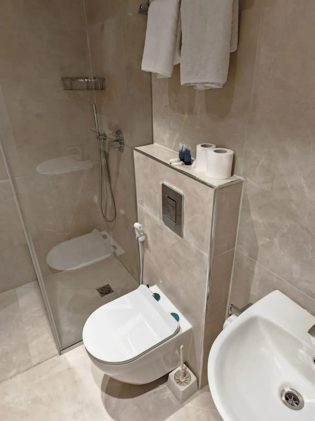 Bathroom in New Metropole Hotel - Jerusalem