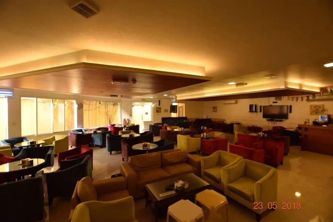 Restaurant/places to eat in Al Maha Residence Rak