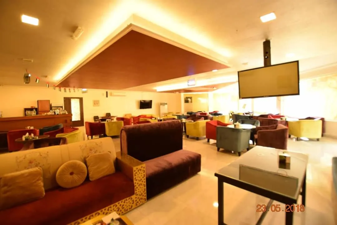 Restaurant/places to eat in Al Maha Residence Rak