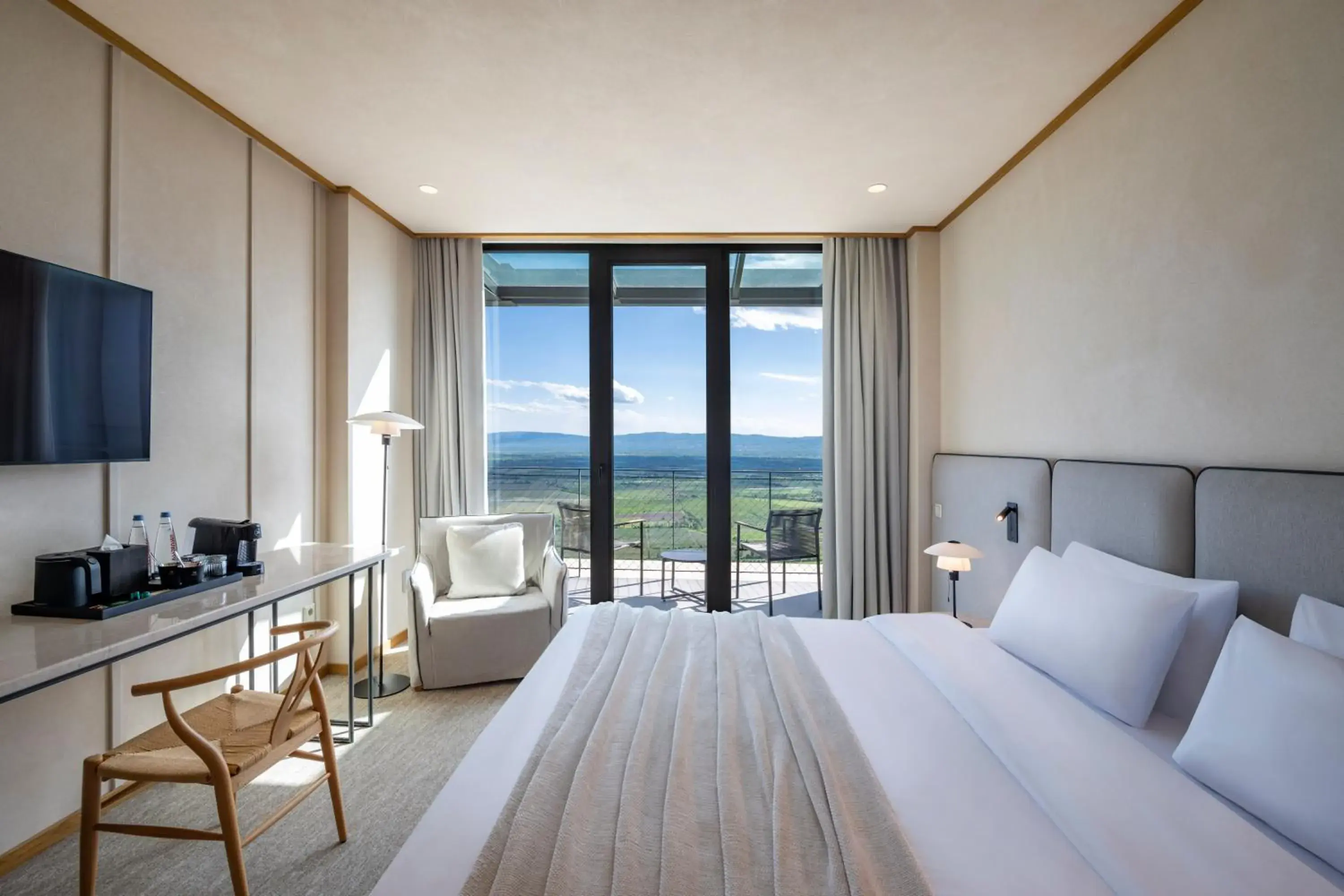 Deluxe King Room in Kvareli Lake Resort Deluxe King Room in Kvareli Lake Resort