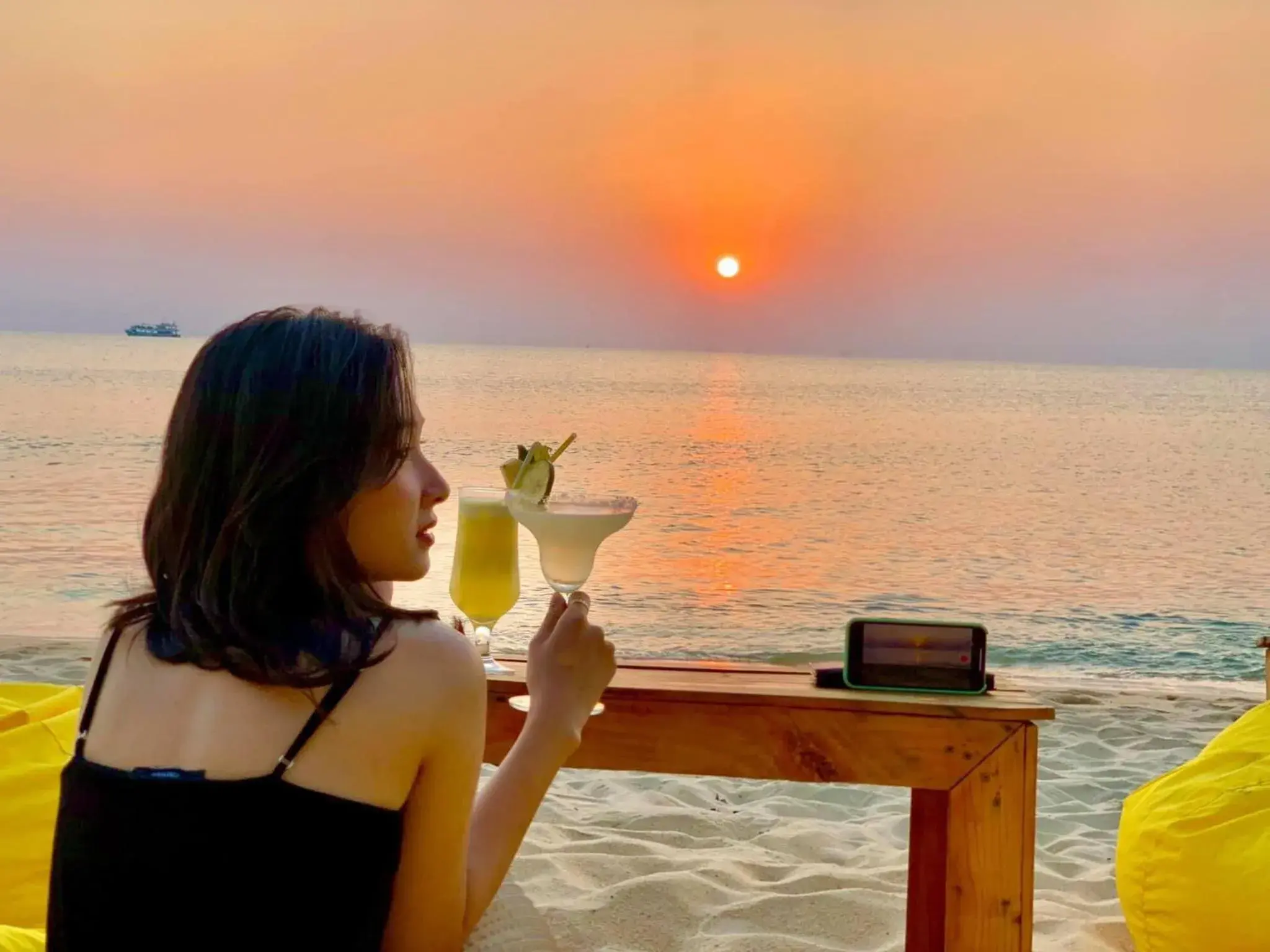 Sunset in Orange Resort Sunset in Orange Resort