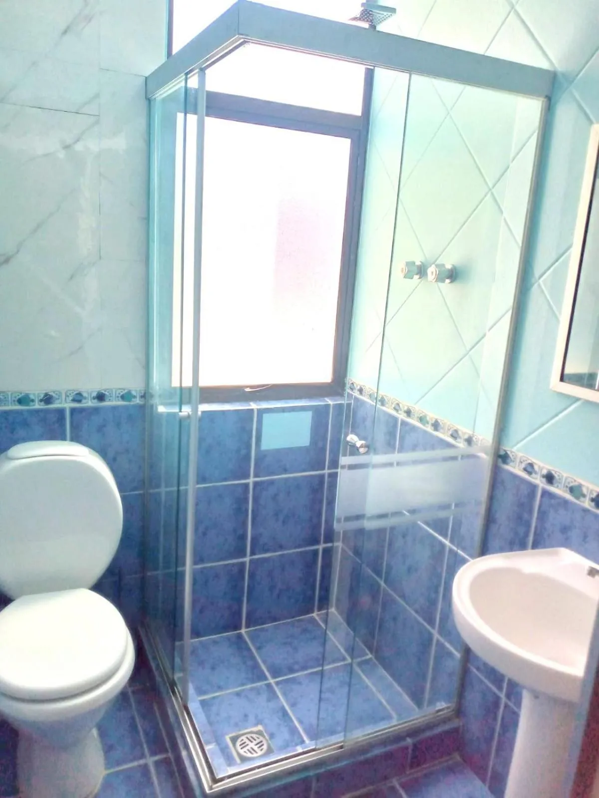 Shower in Hotel Avenida