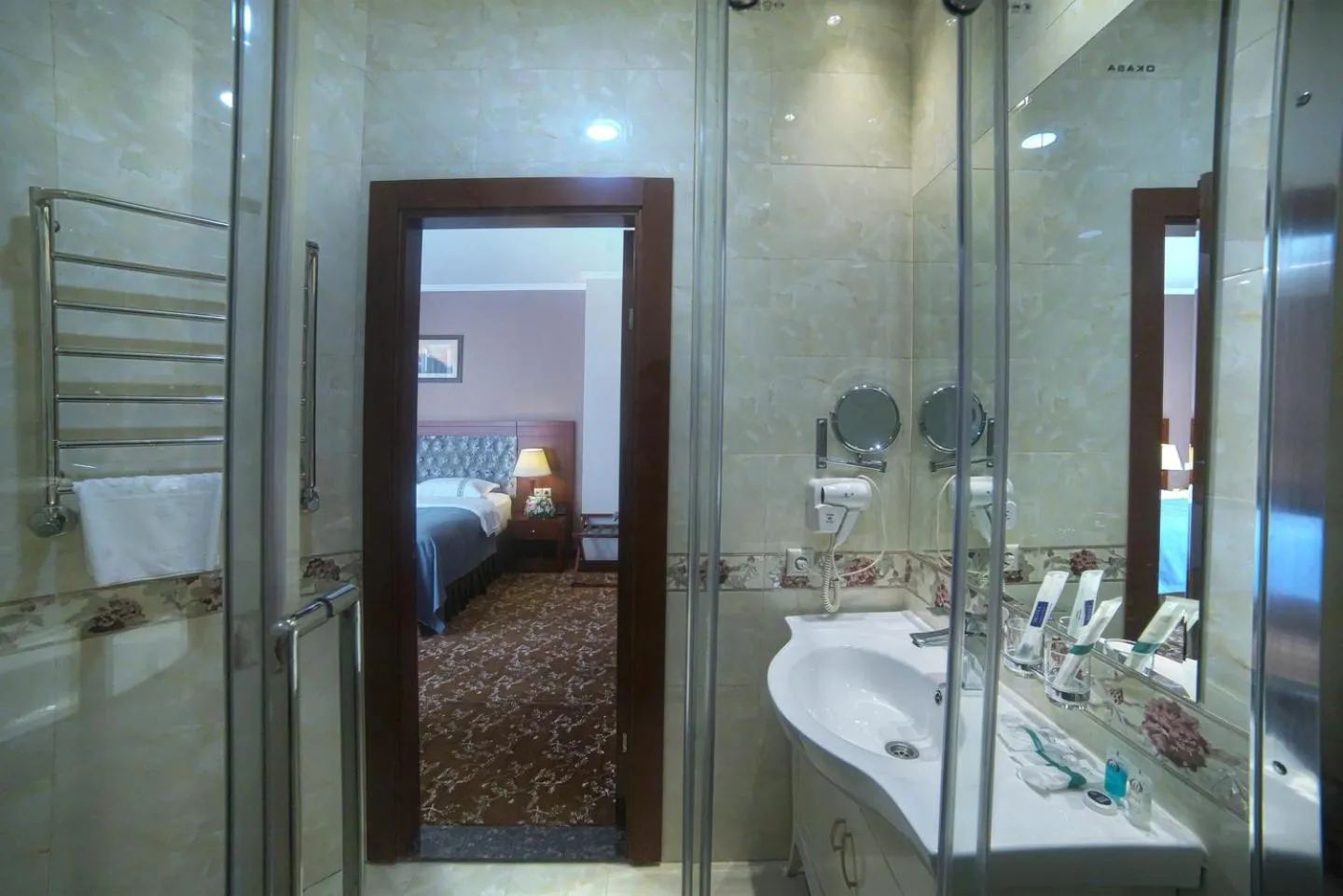Bathroom, Bed in Grand Voyage Hotel