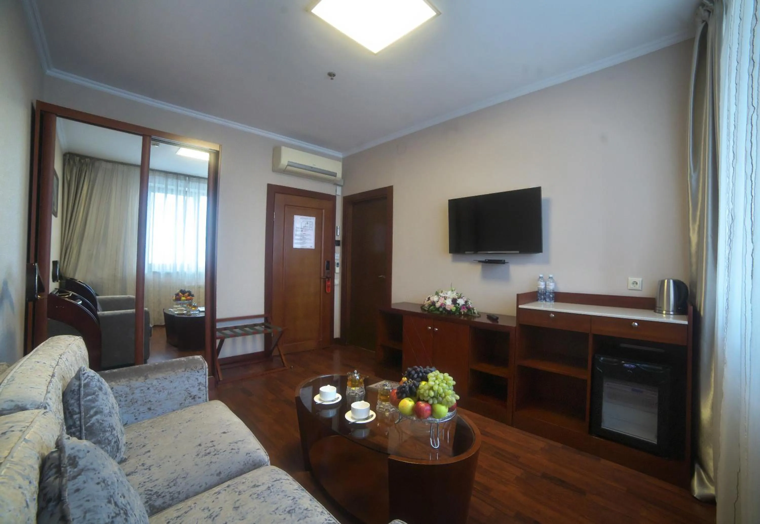 Living room in Grand Voyage Hotel