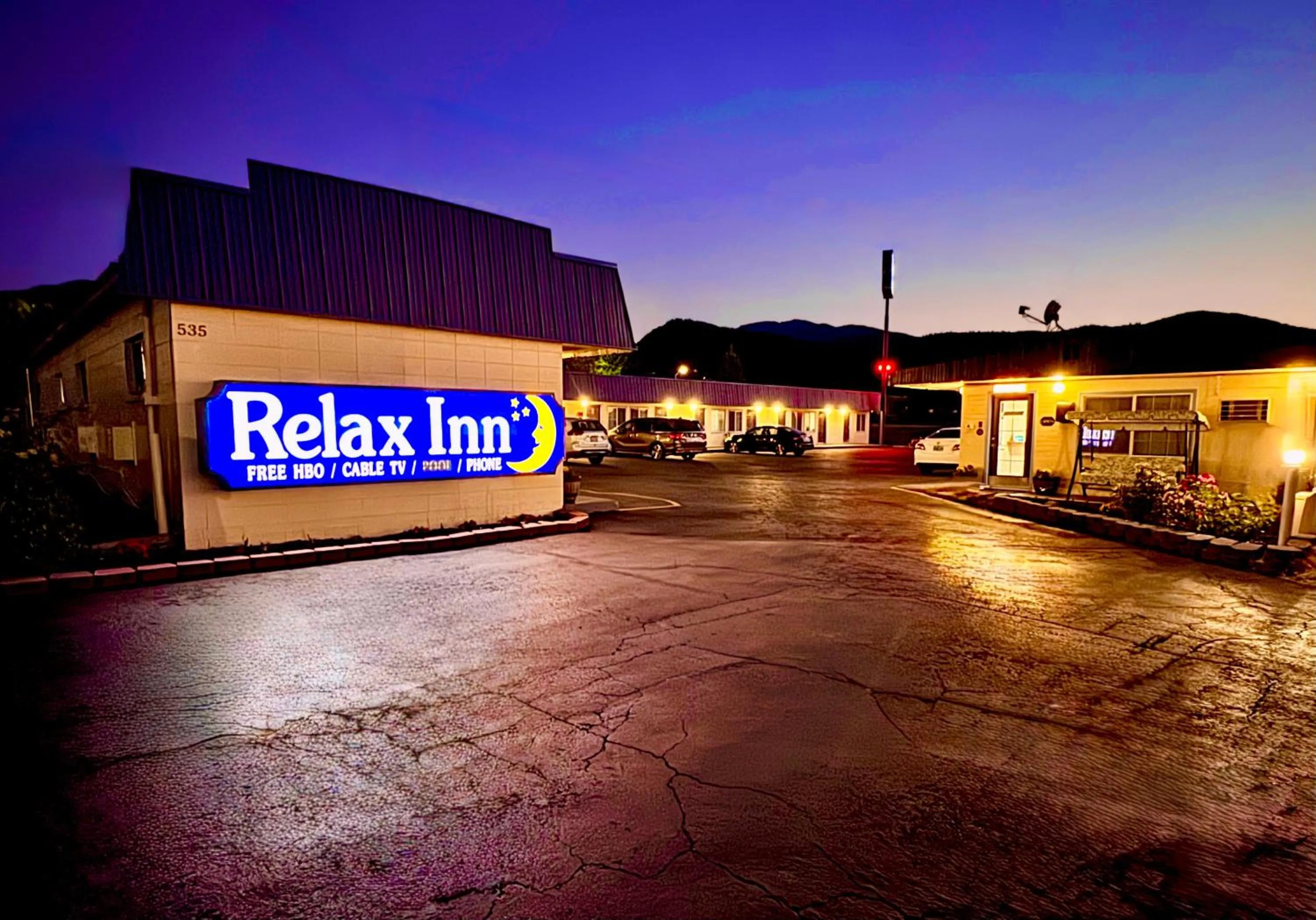 Property building in Relax Inn At Ashland