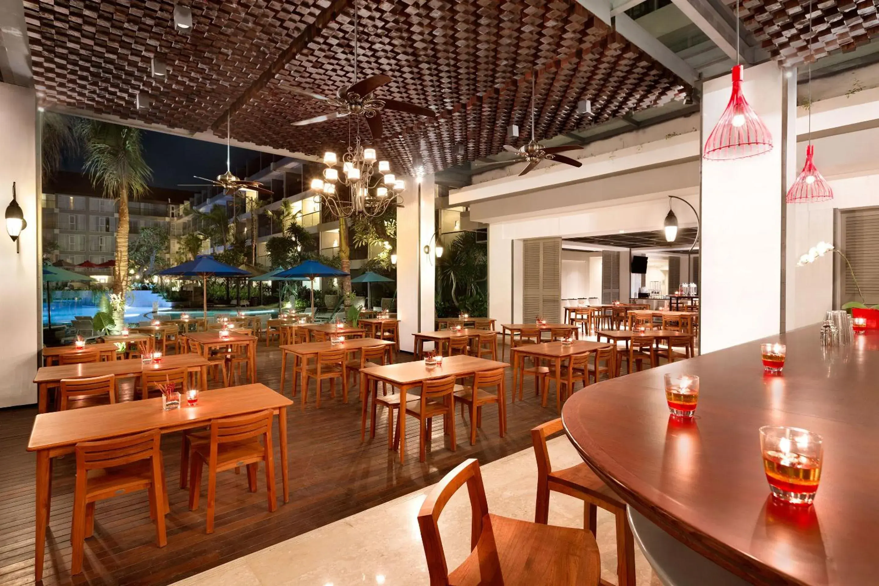 Lounge or bar in Ramada Encore by Wyndham Bali Seminyak Lounge or bar in Ramada Encore by Wyndham Bali Seminyak