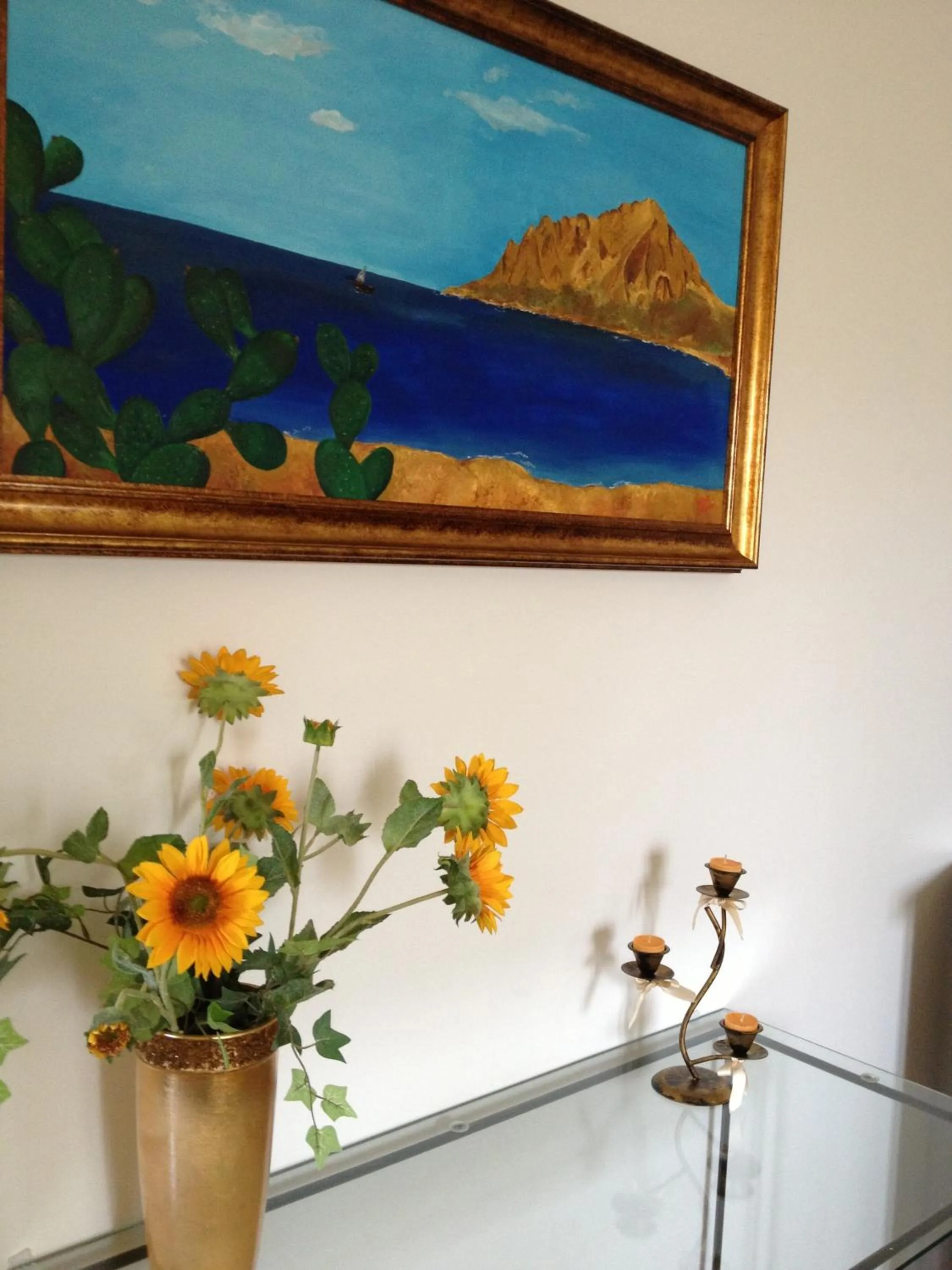 Decorative detail in Orange Paradise b&b