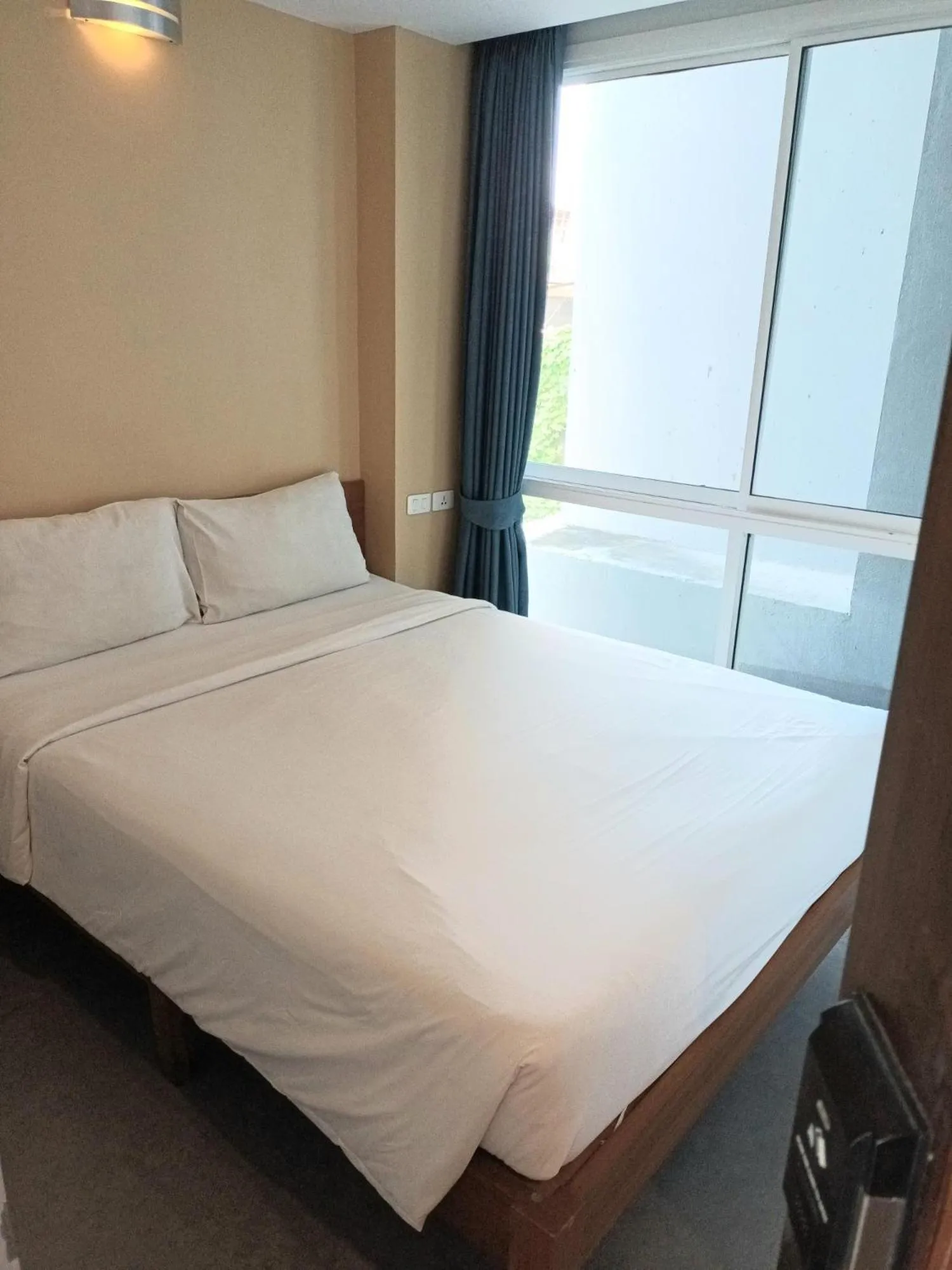 Photo of the whole room, Bed in Cheeky Monkey's Samui